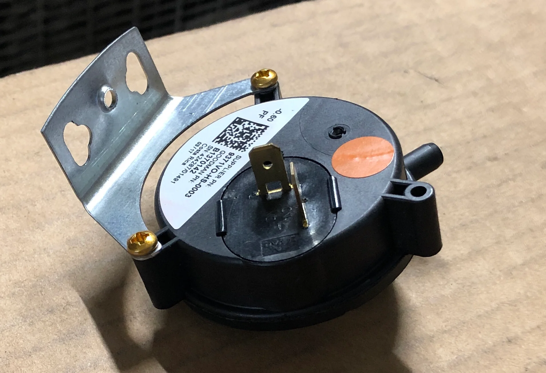 -0.60 WC Single Port Pressure Switch w/Mounting Bracket - Image 2