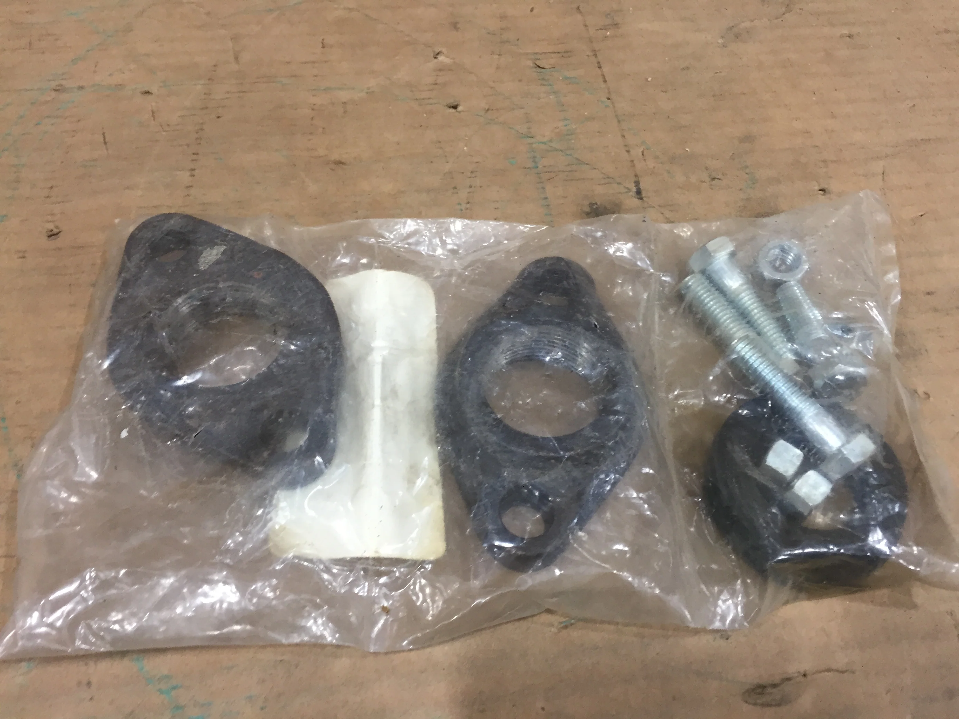 1 1/4" Cast Iron Flange Set - Image 4