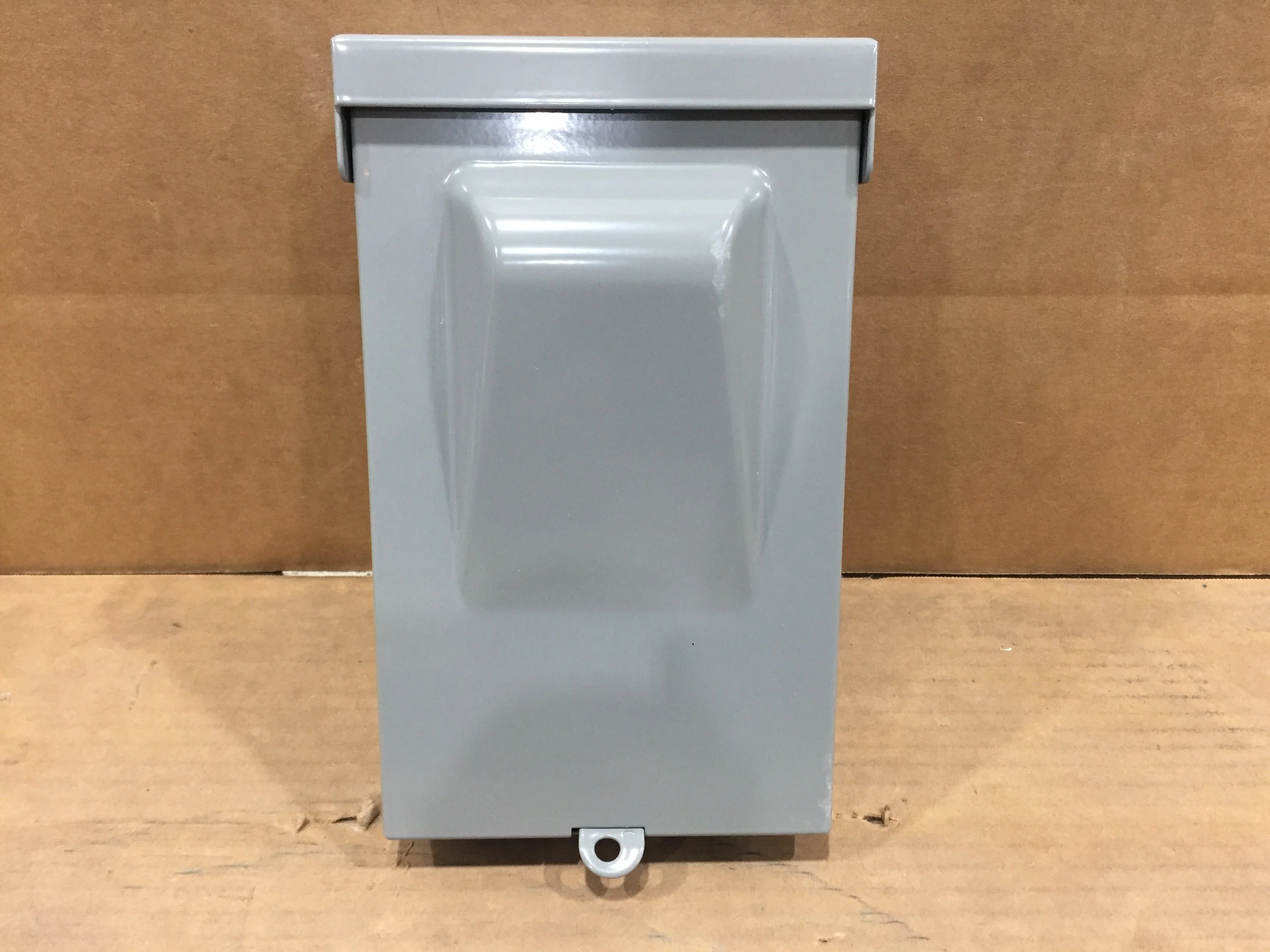 1/2" X 6' Electrical Whip with 60A 240V Non-Fused 3-Wire Disconnect and 32x32x2" Gray Equipment Pad - Image 3