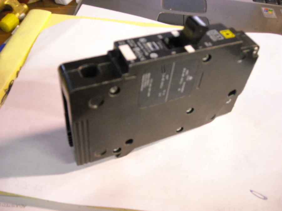 1 Pole 20 Amp Circuit Breaker - Image 2