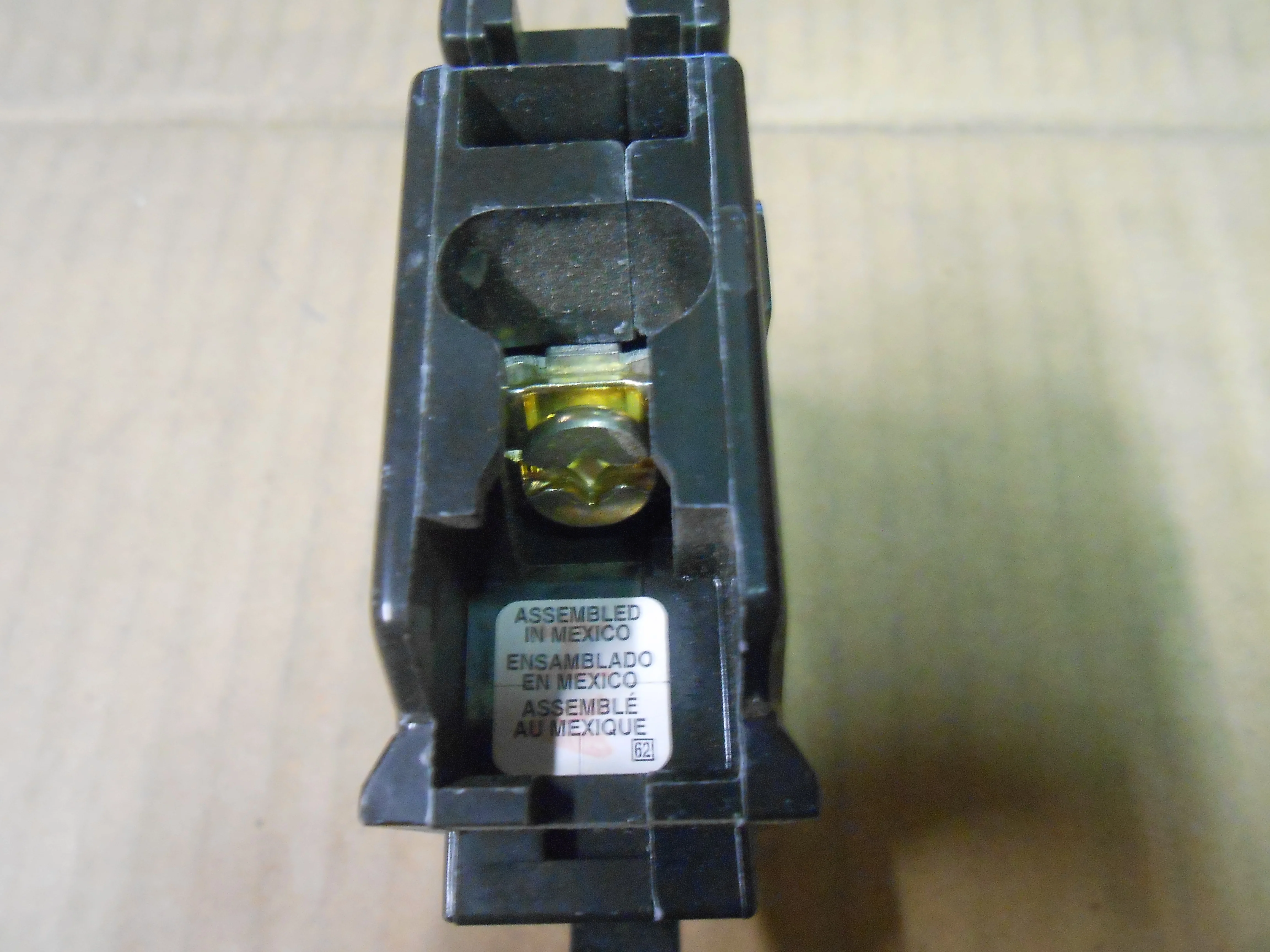 1 Pole 25 Amp Plug On Circuit Breaker - Image 3