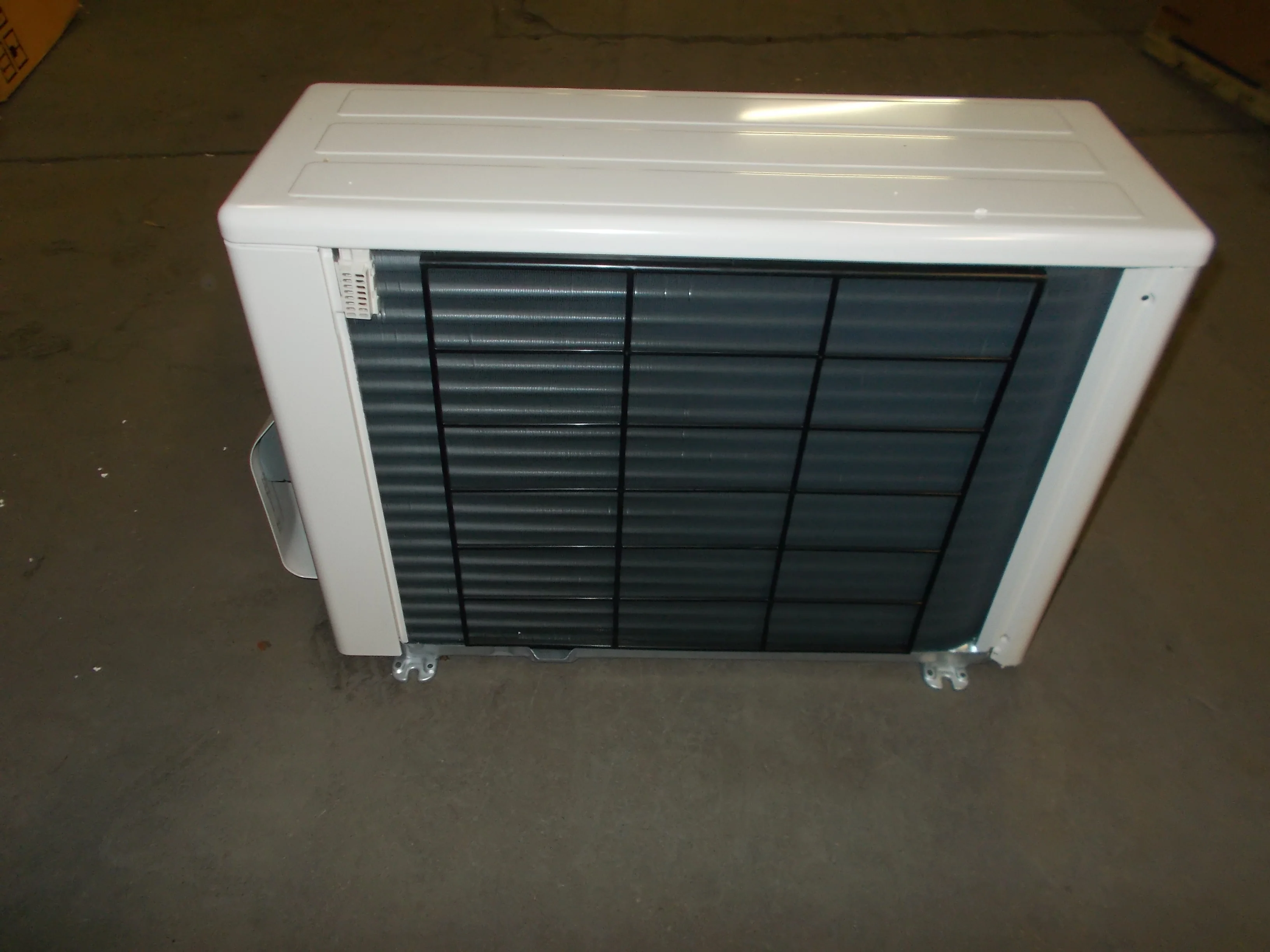 1 Ton Outdoor Mini-Split Air Conditioner Unit, 23 Seer 208-230/60/1 R-410A CFM 219-406 - Image 2