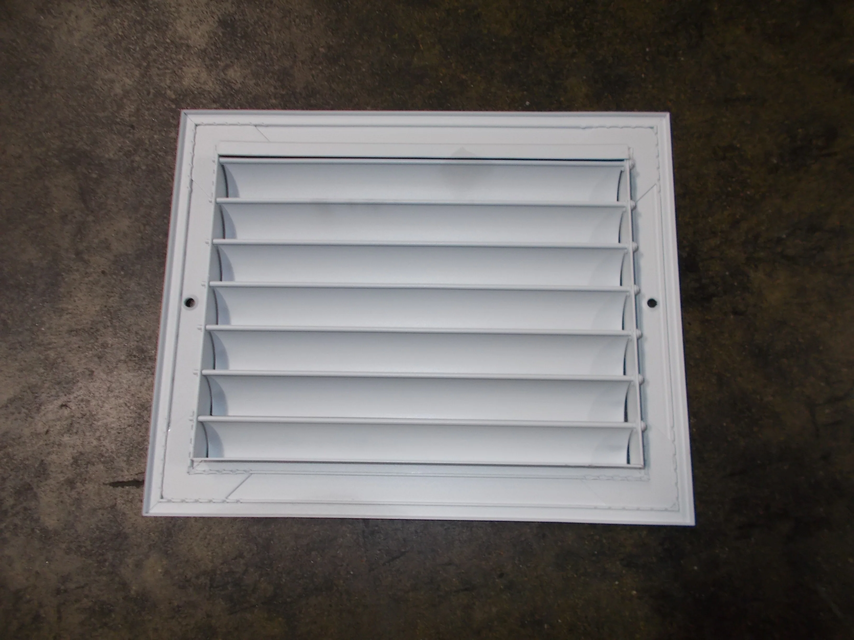 10" X 8" ALUMINUM/WHITE 1-WAY ADJUSTABLE CURVED BLADE DIFFUSER - Image 2