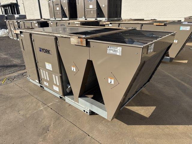 12.5 Ton Two-Stage Convertible Natural Gas/Electric Packaged Unit, 15.2 EER, 460/60/3, R410A - Image 3