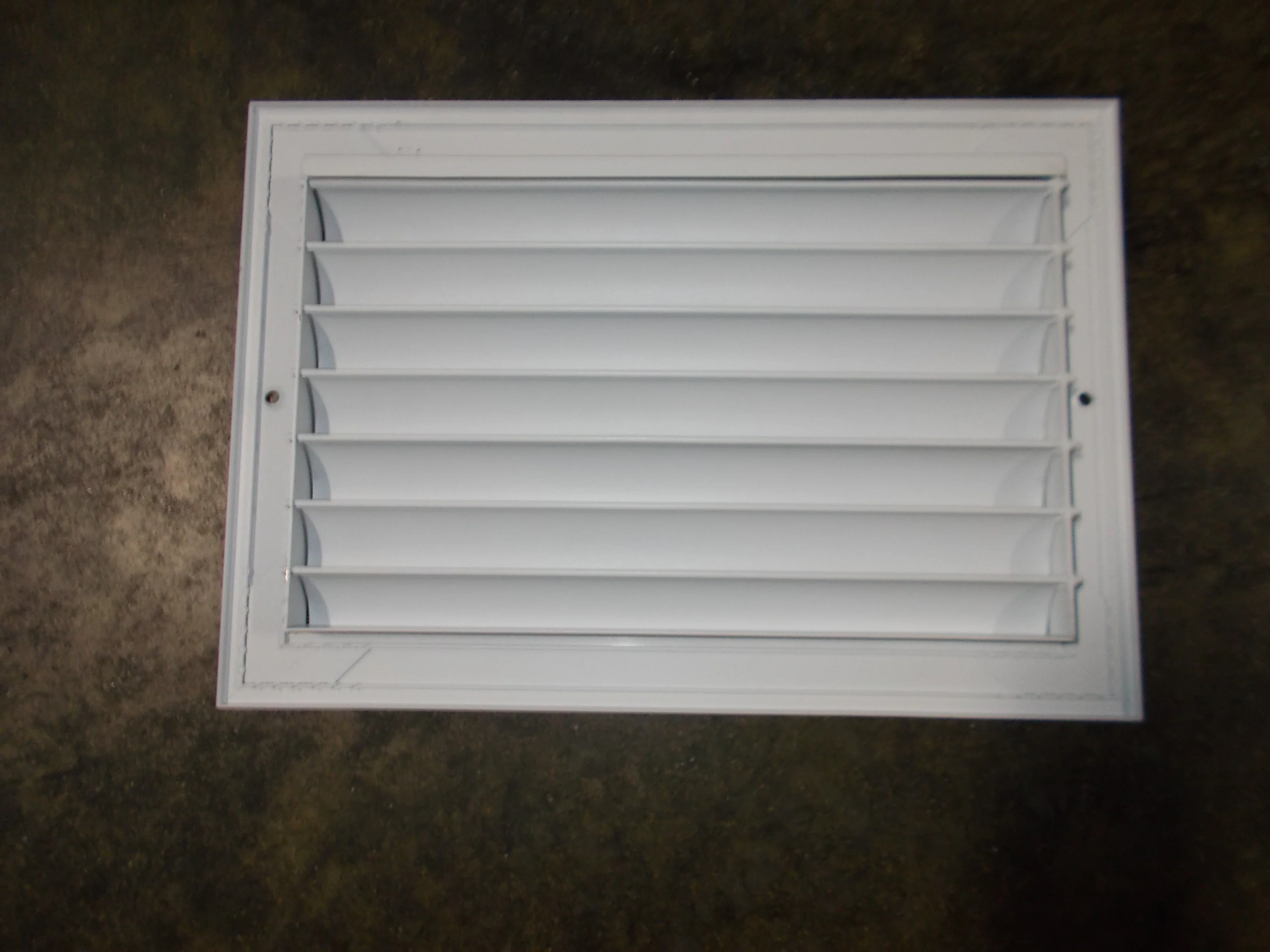 12" X 8" ALUMINUM/WHITE 1-WAY ADJUSTABLE CURVED BLADE DIFFUSER - Image 2