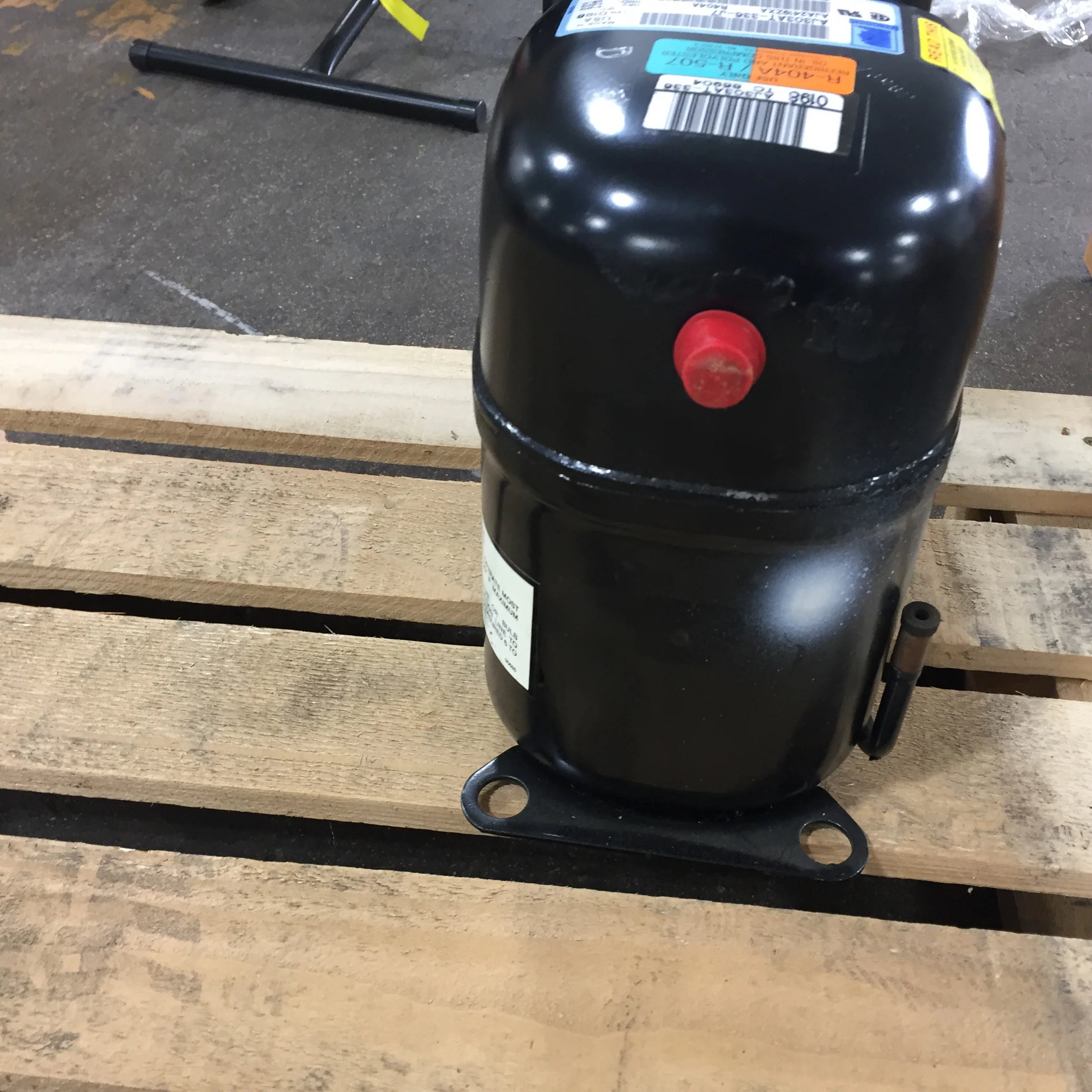 1/2 HP Low-Temp Refrigeration Reciprocating Compressor 100-115/60-50/1 R-404A - Image 2