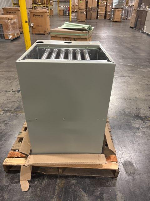120,000 BTU Two-Stage Upflow/Horizontal PSC Variable Speed Gas Furnace 96% AFUE 120/60/1 CFM: 1985 - Image 3