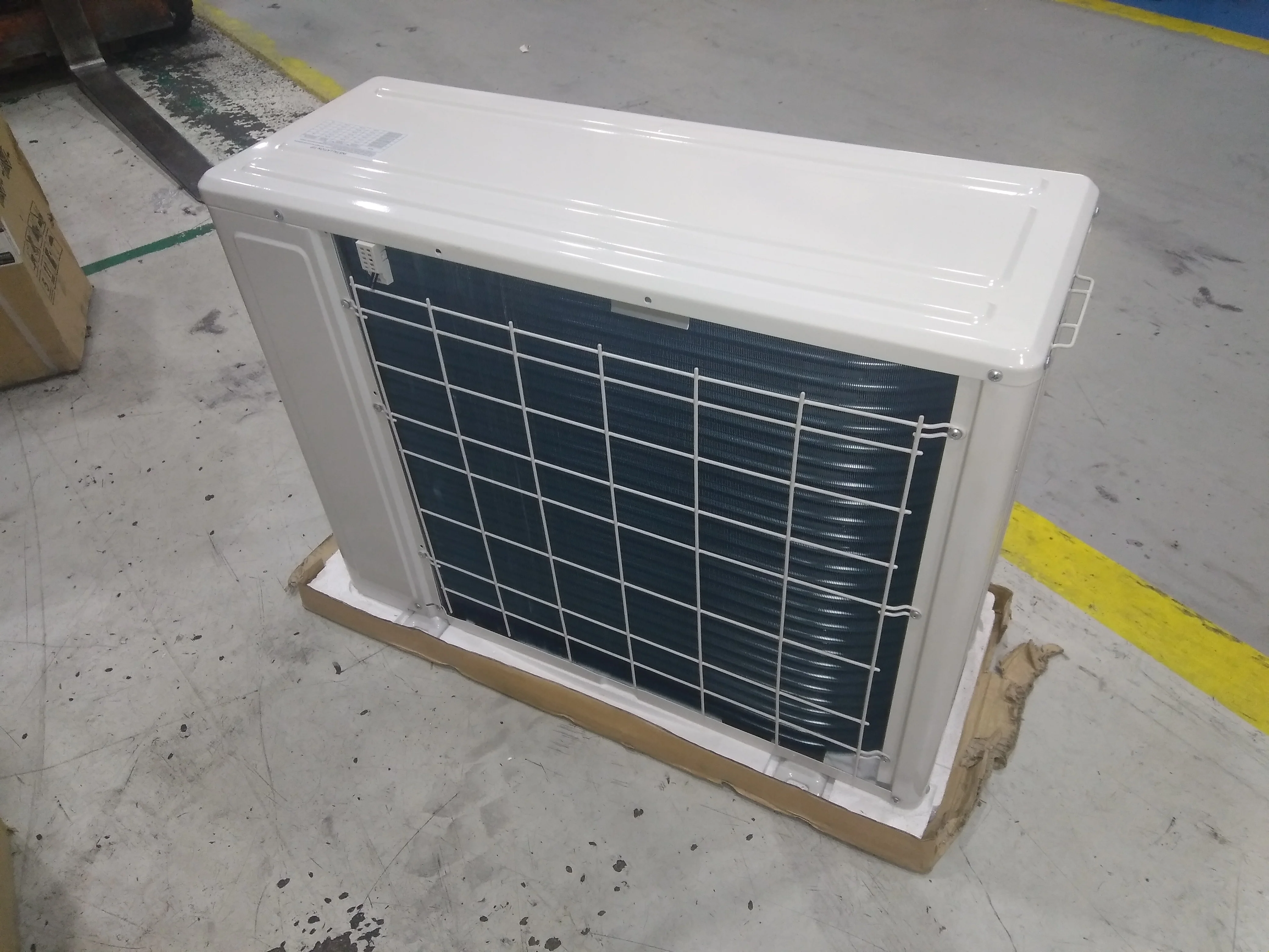 12,000 BTU Novus Series Single Zone Outdoor Mini-Split Heat Pump 115/60/1 20 Seer R-410A - Image 3