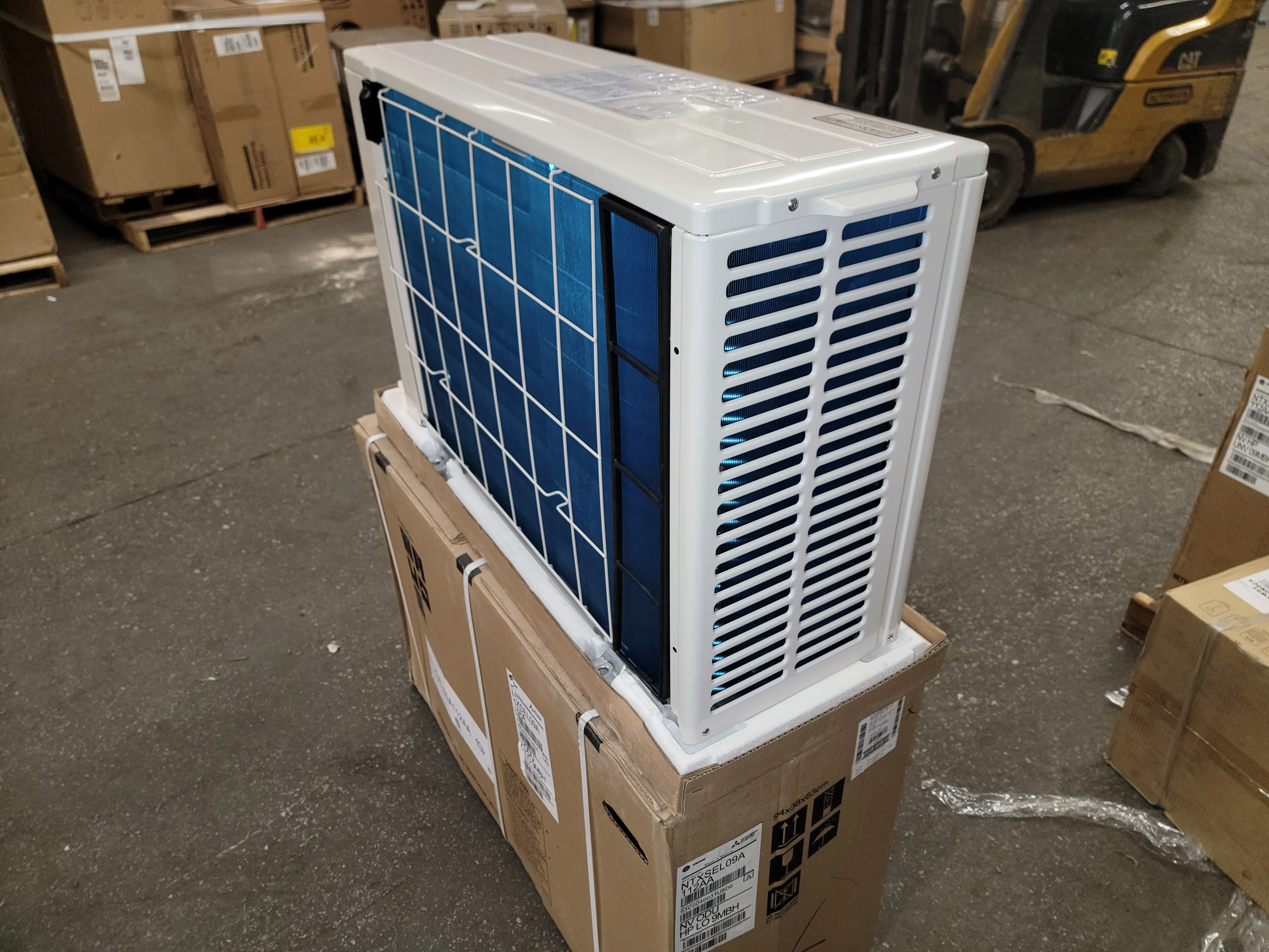 12,000 BTU 1-Zone Inverter-Driven Outdoor Heat Pump Mini-Split Unit 23.1 SEER, 208-230/60/1, R-410A - Image 2