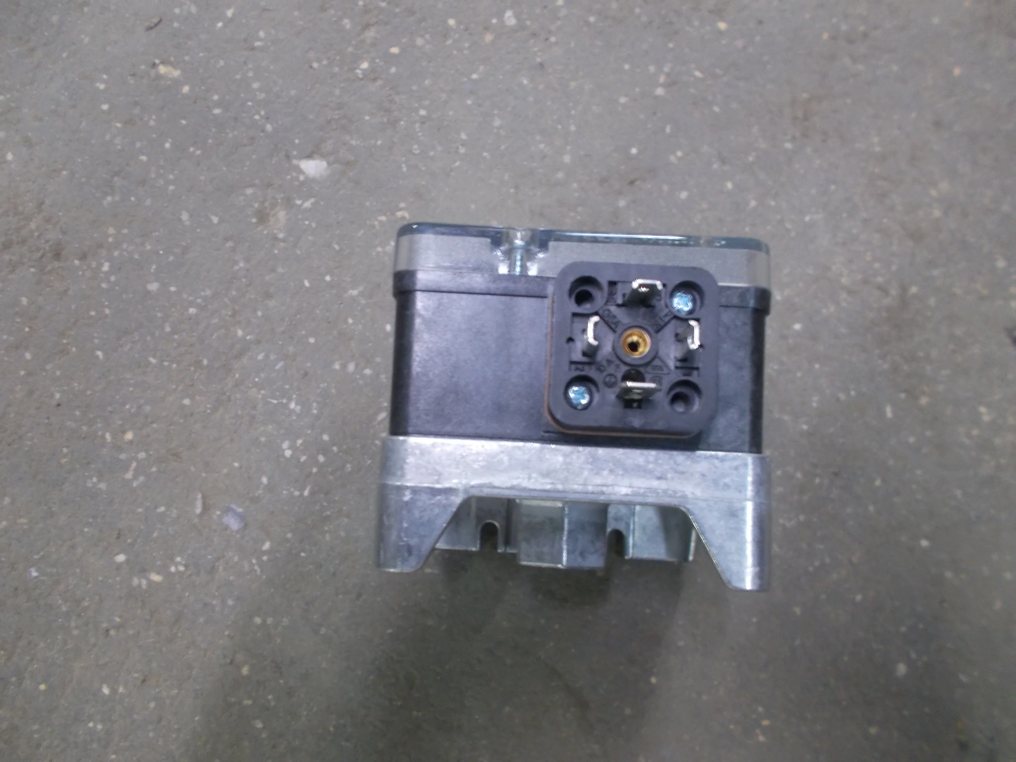 1/3 HP High Gas Pressure Switch, 125-250 VAC - Image 3