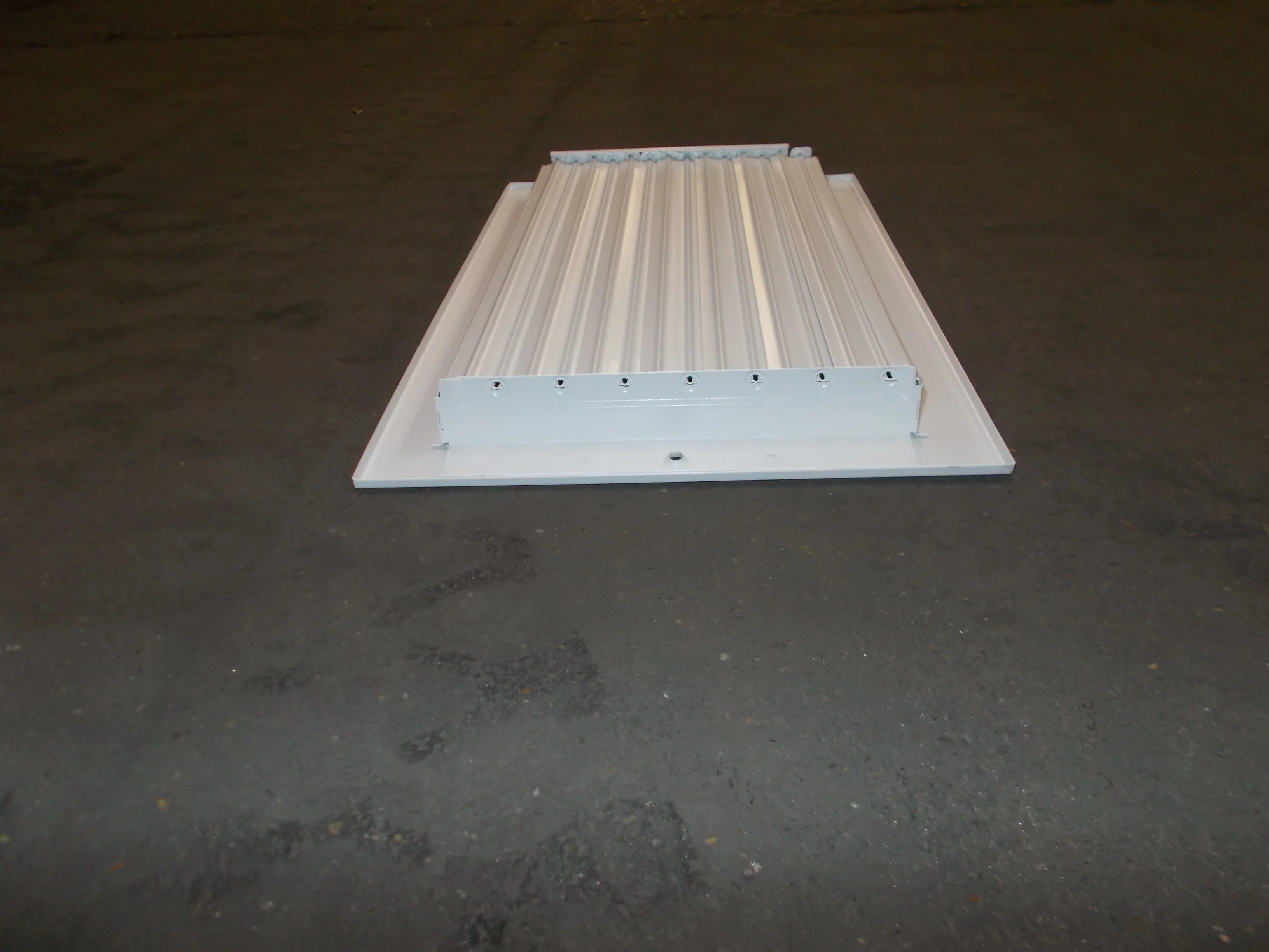 14" X 8" ALUMINUM/WHITE SIDEWALL REGISTER - Image 3