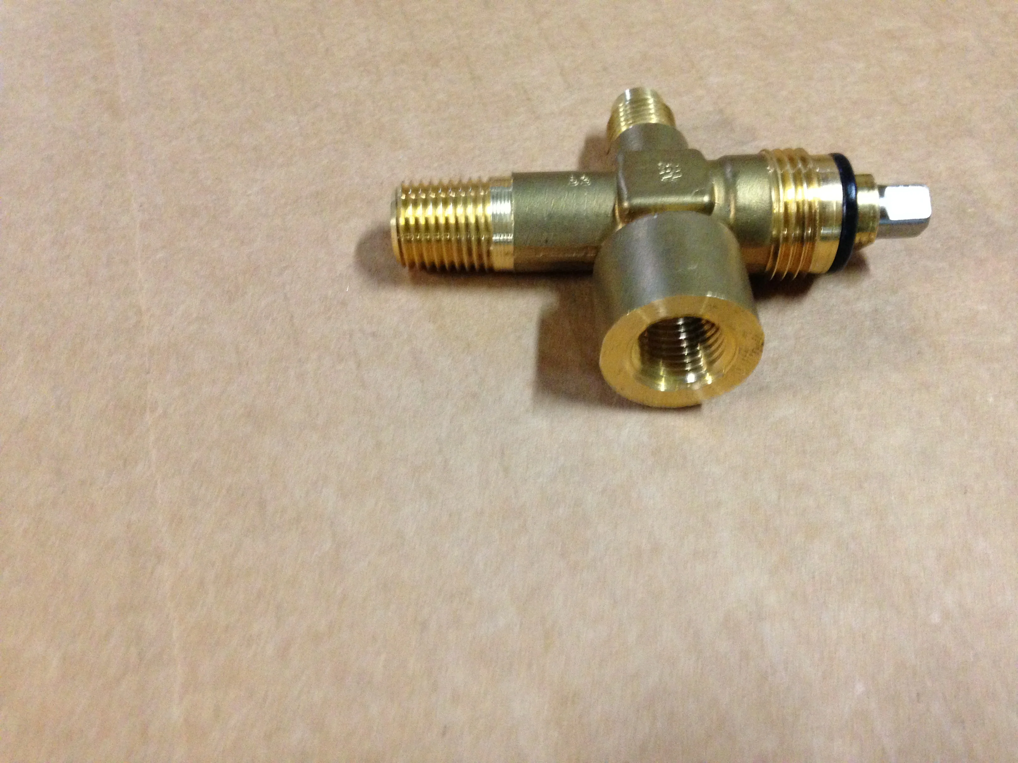 1/4" x 1/4" Tranducer Valve - Image 2