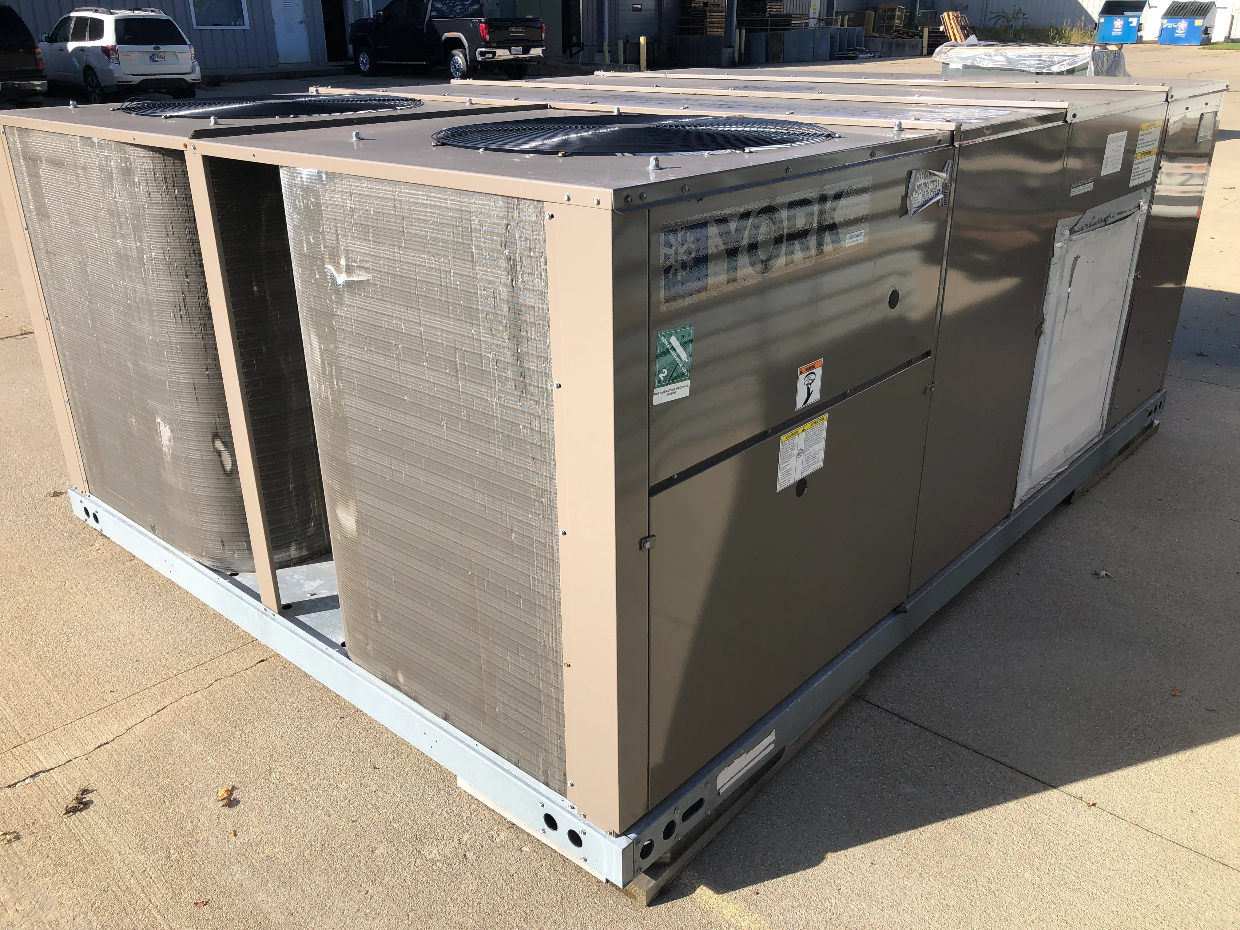15 TON CONVERTIBLE GAS ELECTRIC PACKAGED UNIT WITH 2 STAGE 375,000 BTU GAS HEAT, 11 EER, 460/60/3 R-410A - Image 3