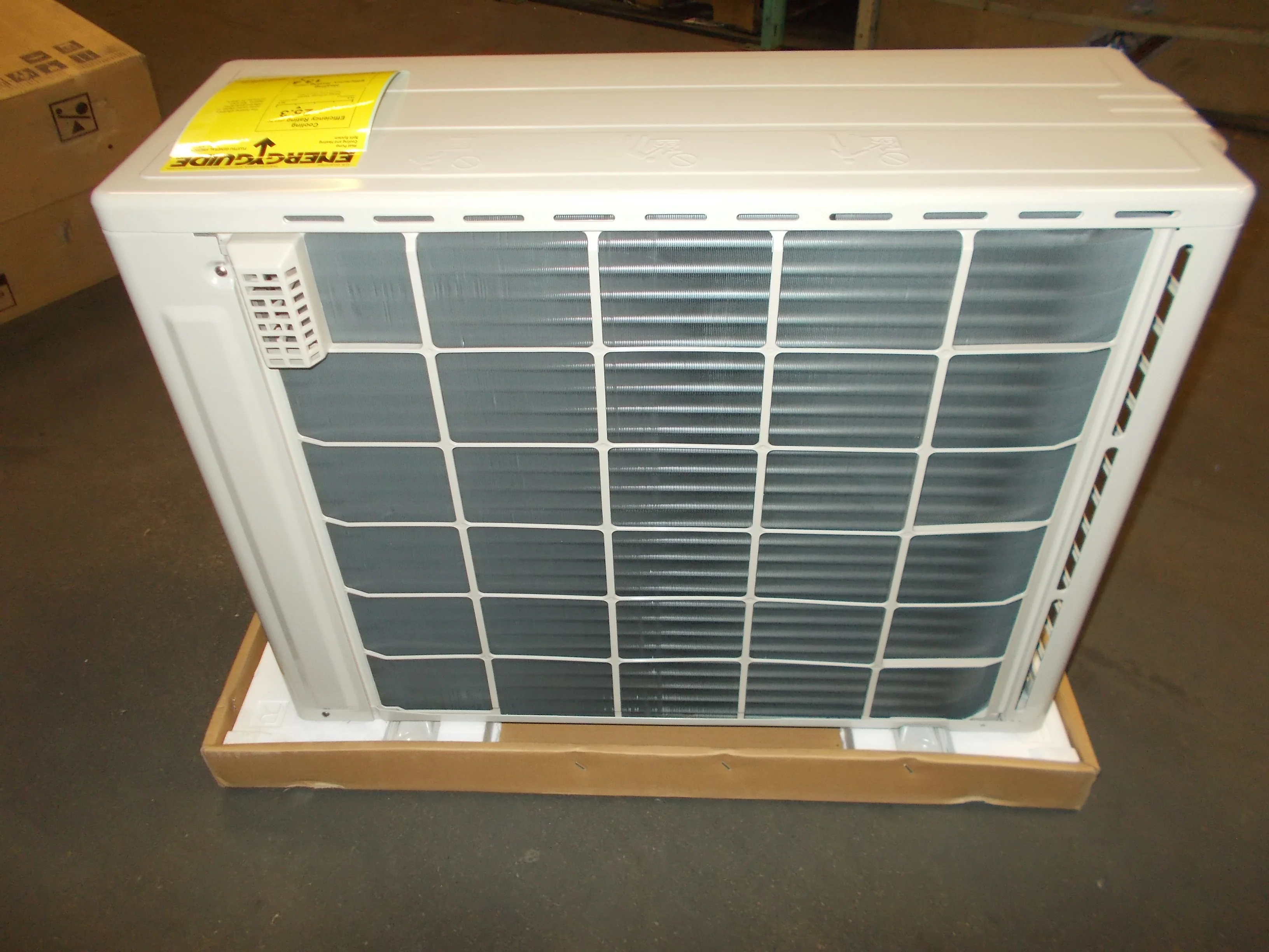 15,000 Btu Single Zone Outdoor Mini-Split Heat Pump Unit, 25.3 Seer 208-230/60/1 R-410A CFM 547 - Image 2