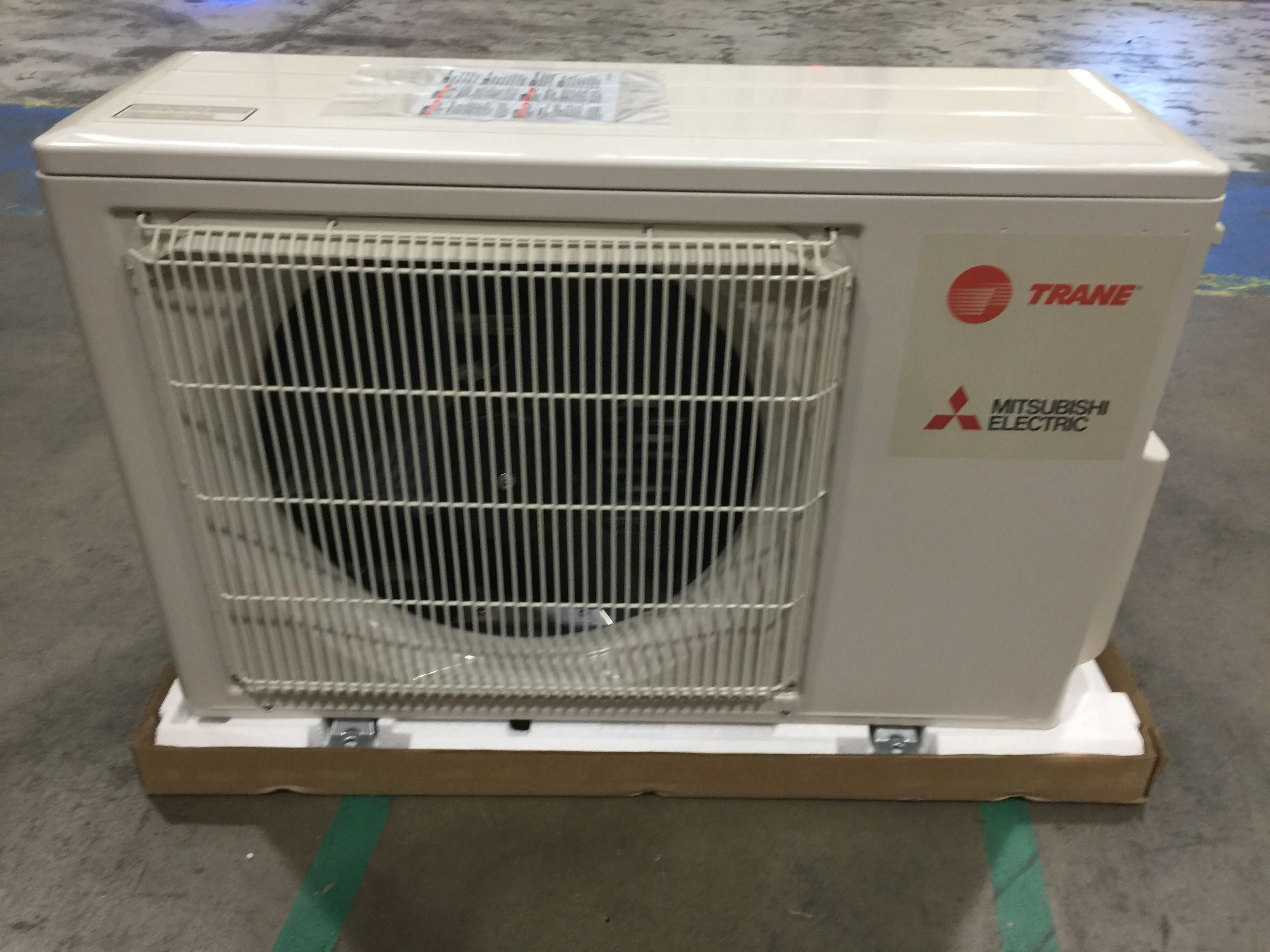 15,000 BTU Single-Zone Outdoor Heat Pump DC Inverter Mini Split Unit; 208-230/60/1, SEER: 18, R-410A - Image 2
