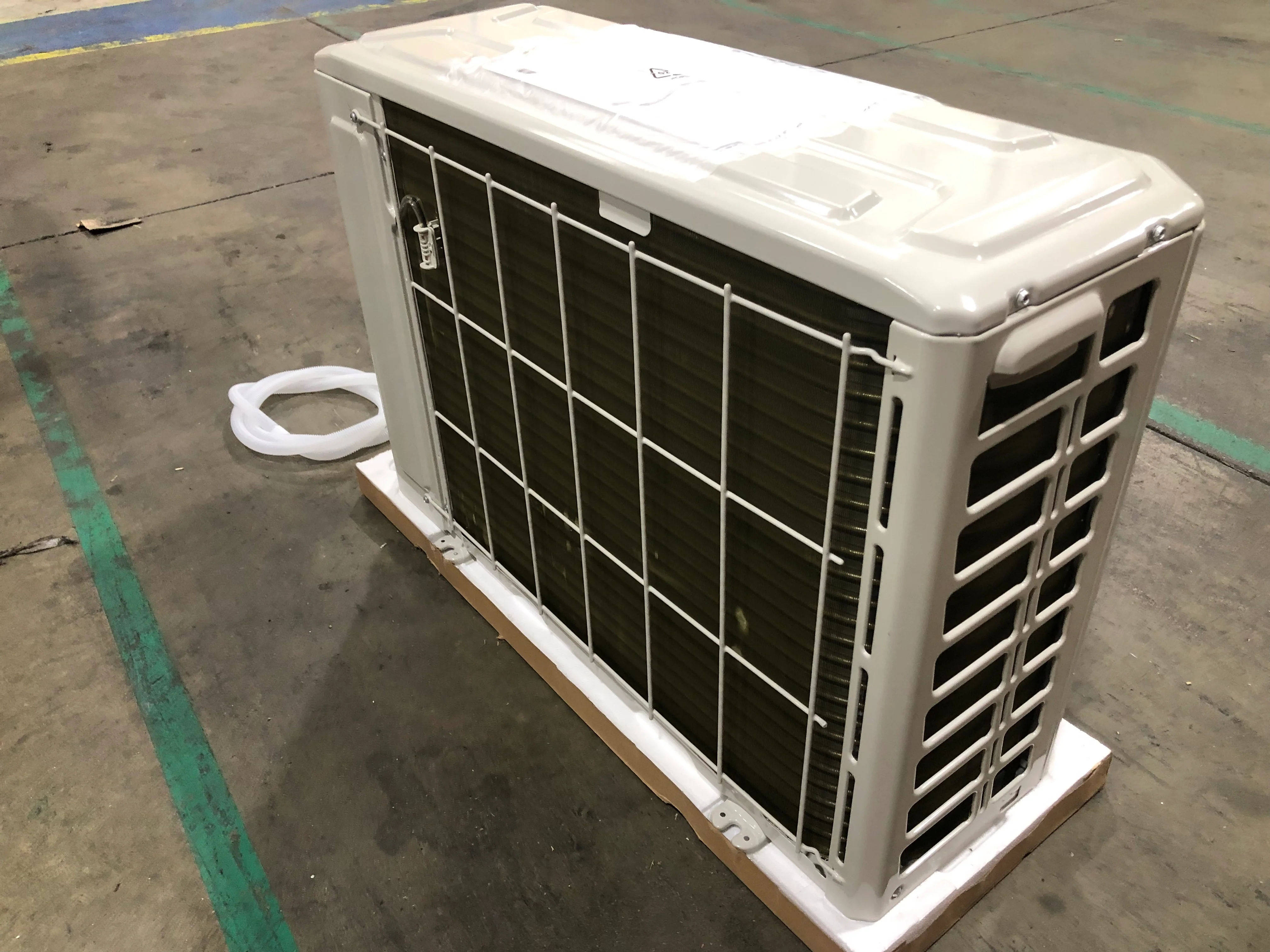 18,000 BTU Single Zone Cooling Only Outdoor Inverter Mini Split Unit 19 SEER 208-230/60/1 R-410A - Image 3