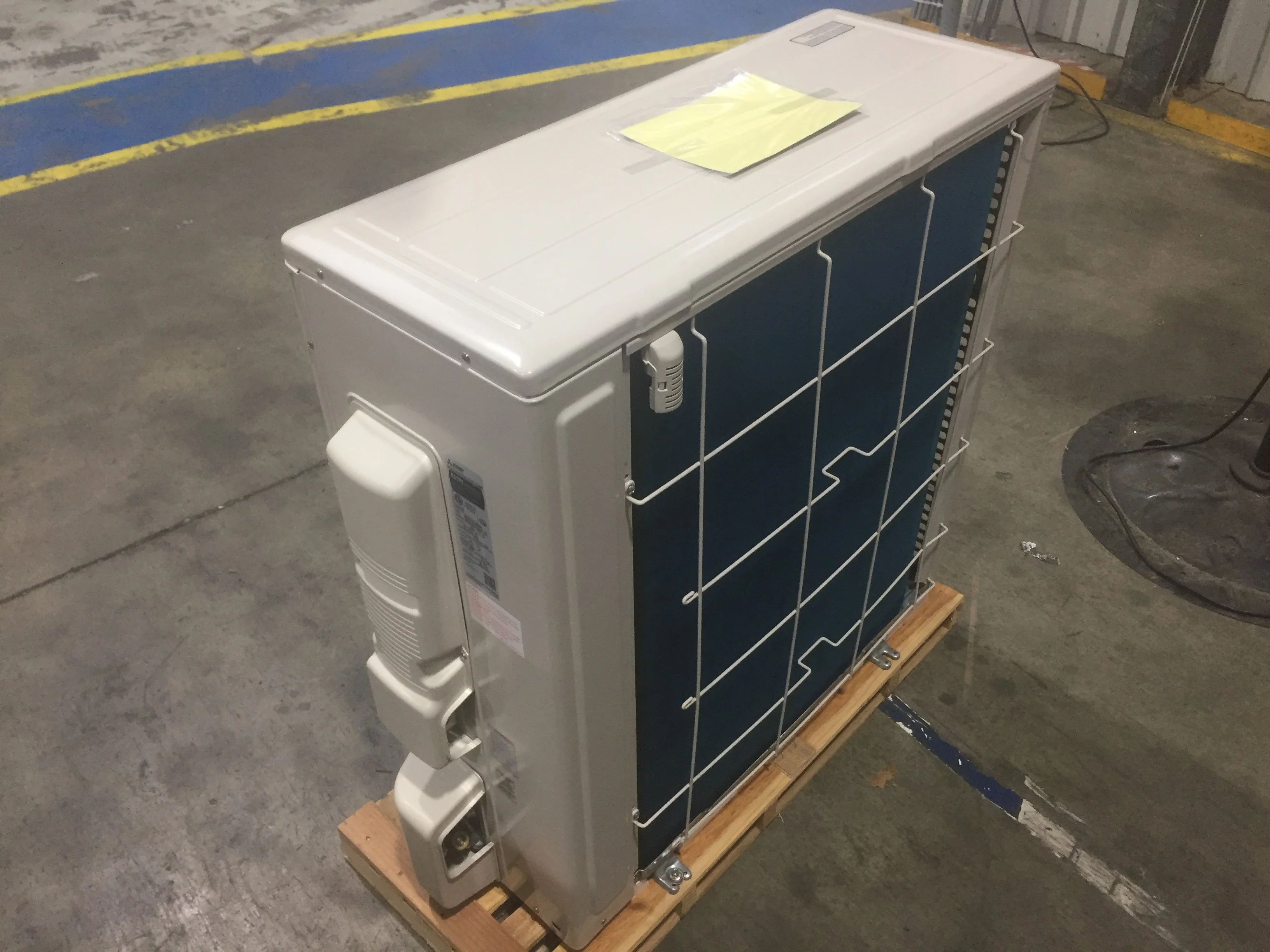 18,000 BTU Single Zone Outdoor Cooling Unit 20.5 SEER 208-230/60/1 R-410A - Image 5