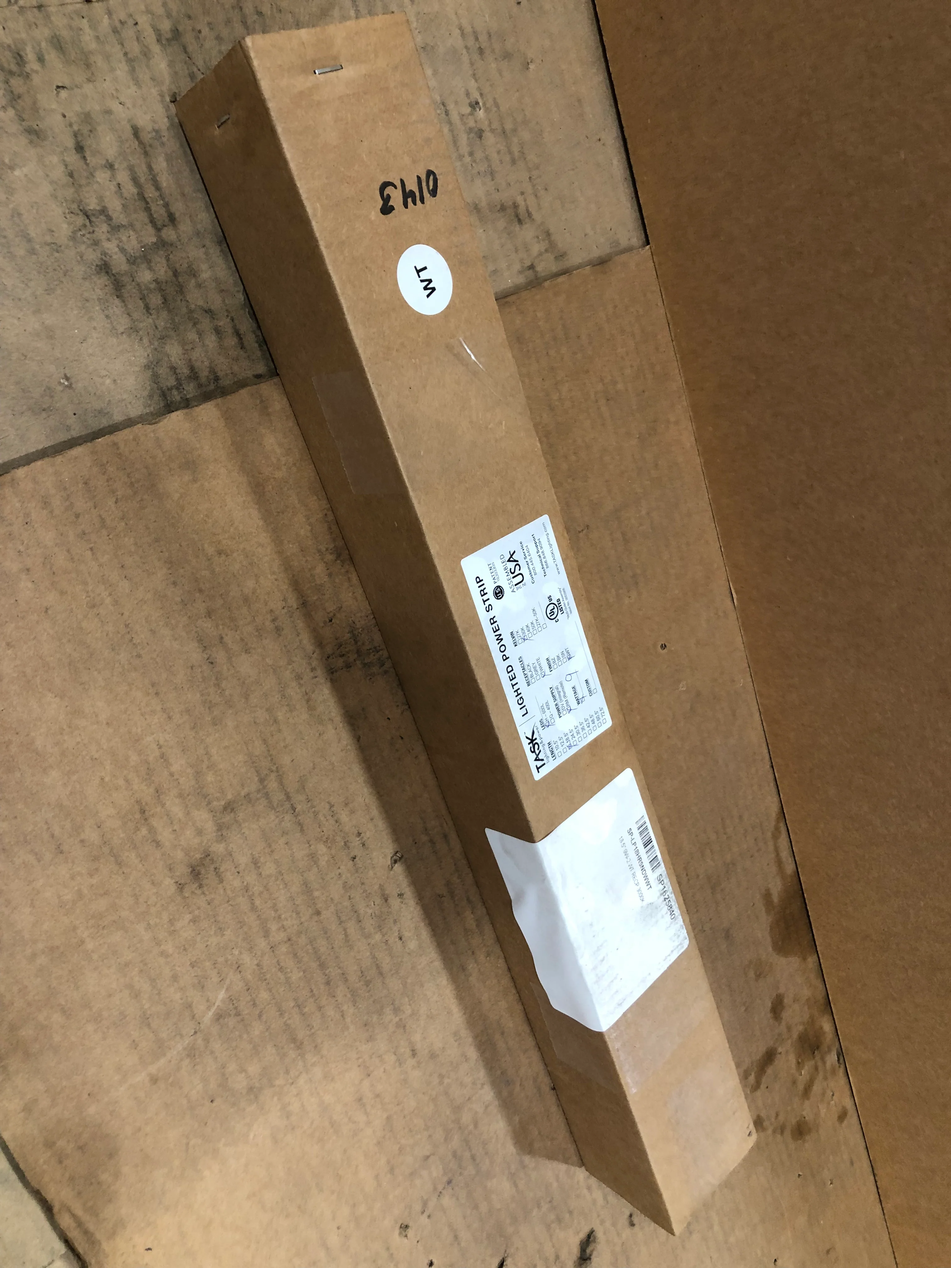 18.5" 9 WATT LIGHTED POWER STRIP 12V - Image 4