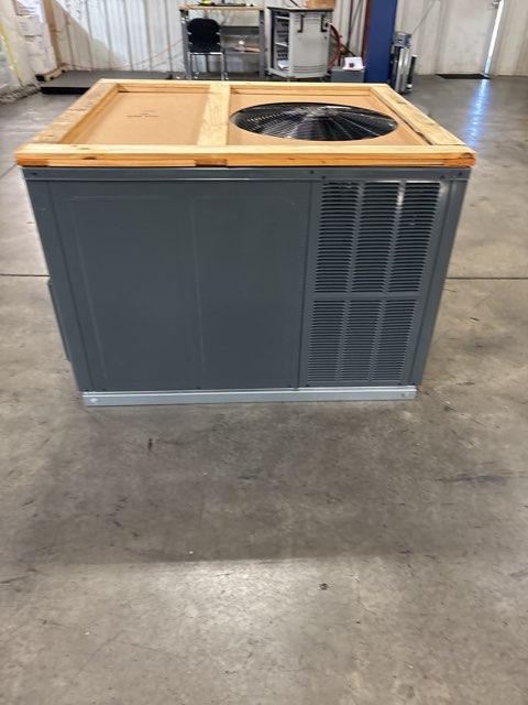 2.5 Ton Ultra Low NOx 1-Stg Convertible Natural G/E Packaged Unit, 13.4 SEER2, 208-230/60/1, R410A - Image 4