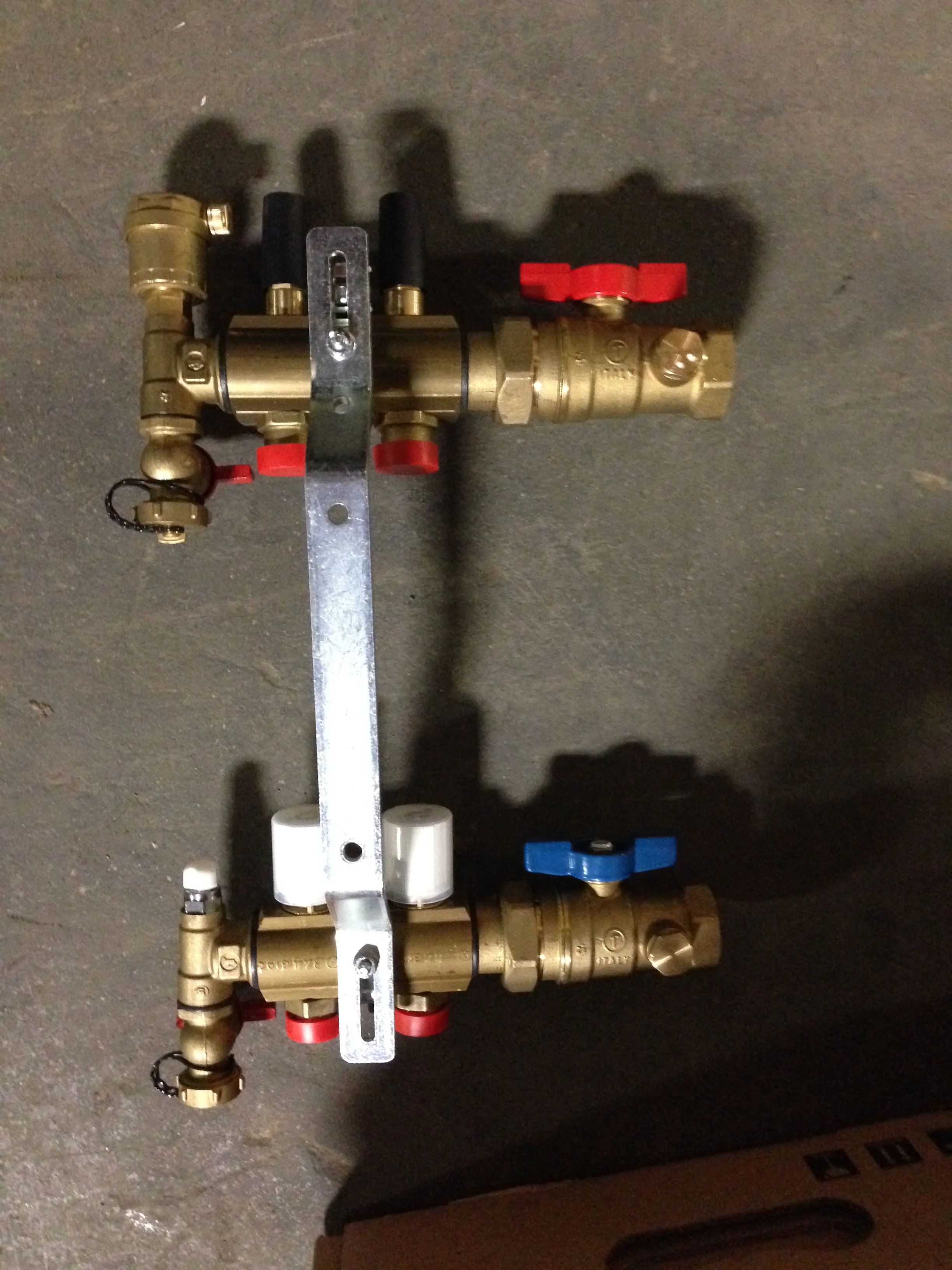 2 PORT ACCUFLOW PREASSEMBLED RADIANT HEATING MANIFOLD