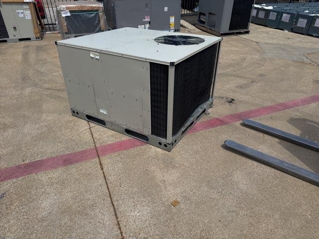 2 Ton Single-Stage Horizontal Natural Gas/Electric Packaged Unit, 13.4 SEER2, 208-230/60/1, R410A - Image 2