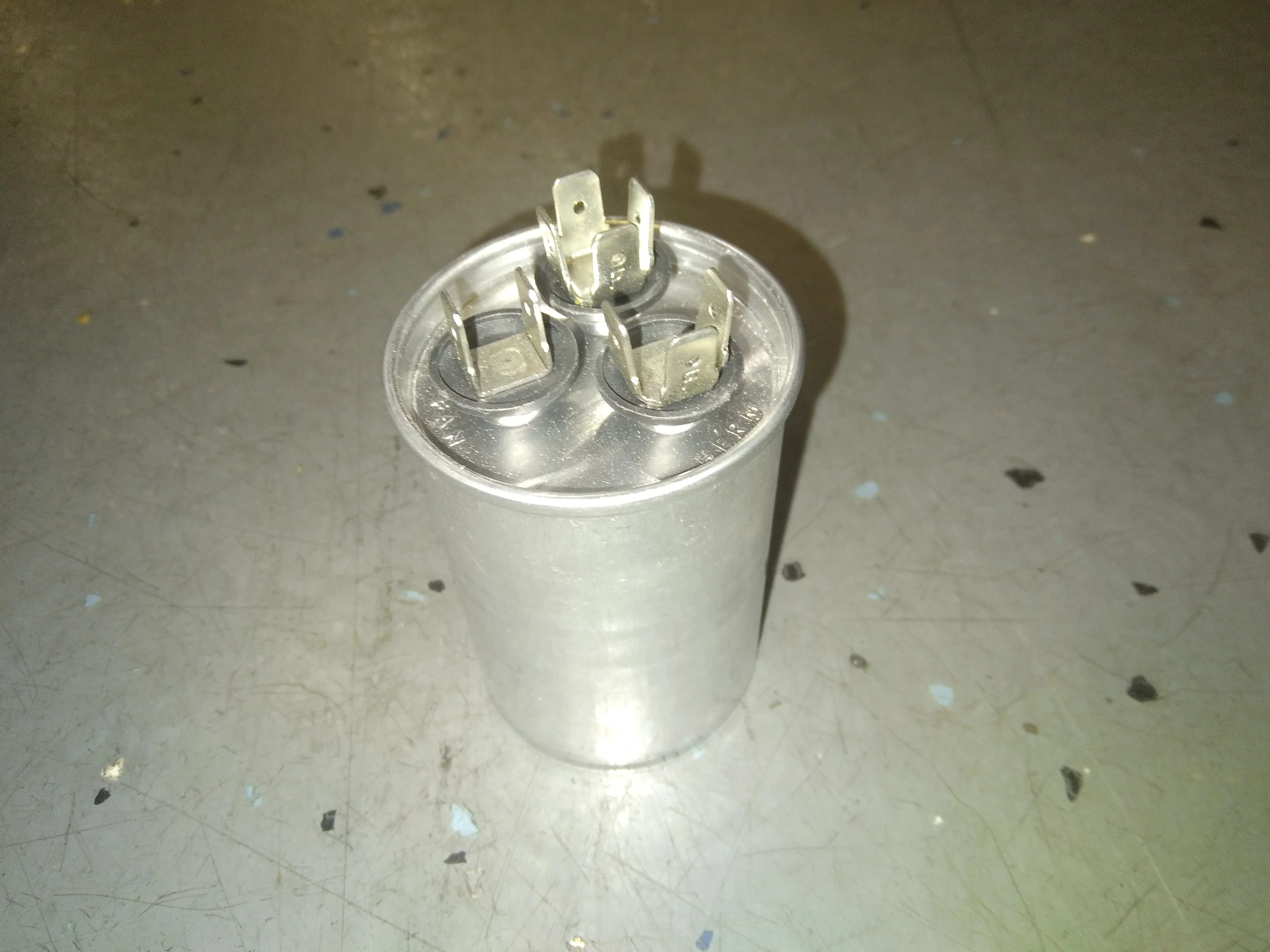 20UF x 370/400 VAC Round AC Run Capacitor 50/60 Hz - Image 2