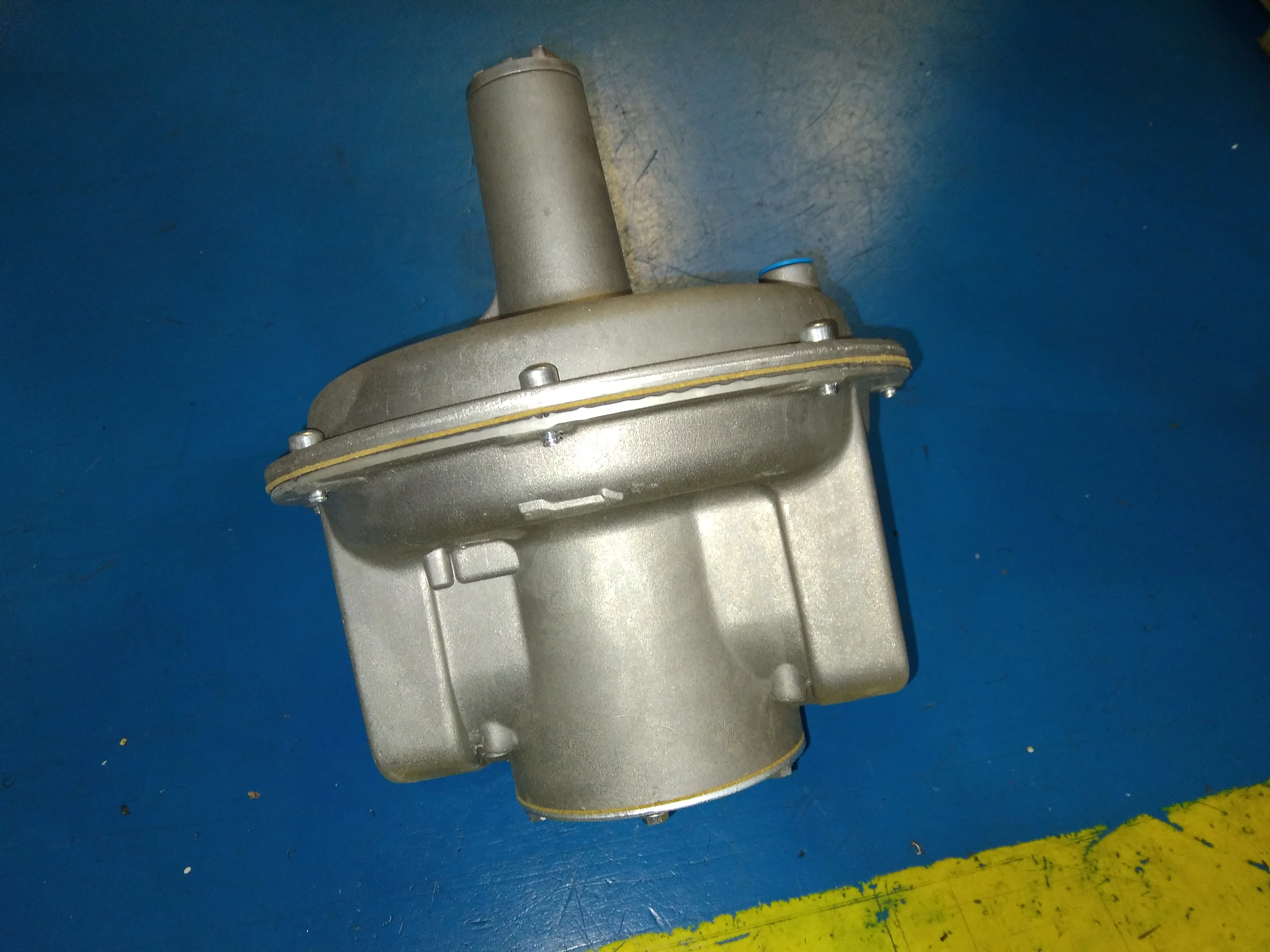 2-1/2" NPT LP/NG Straight Flow-Thru Pressure Regulator 3"-6" WC - Image 2