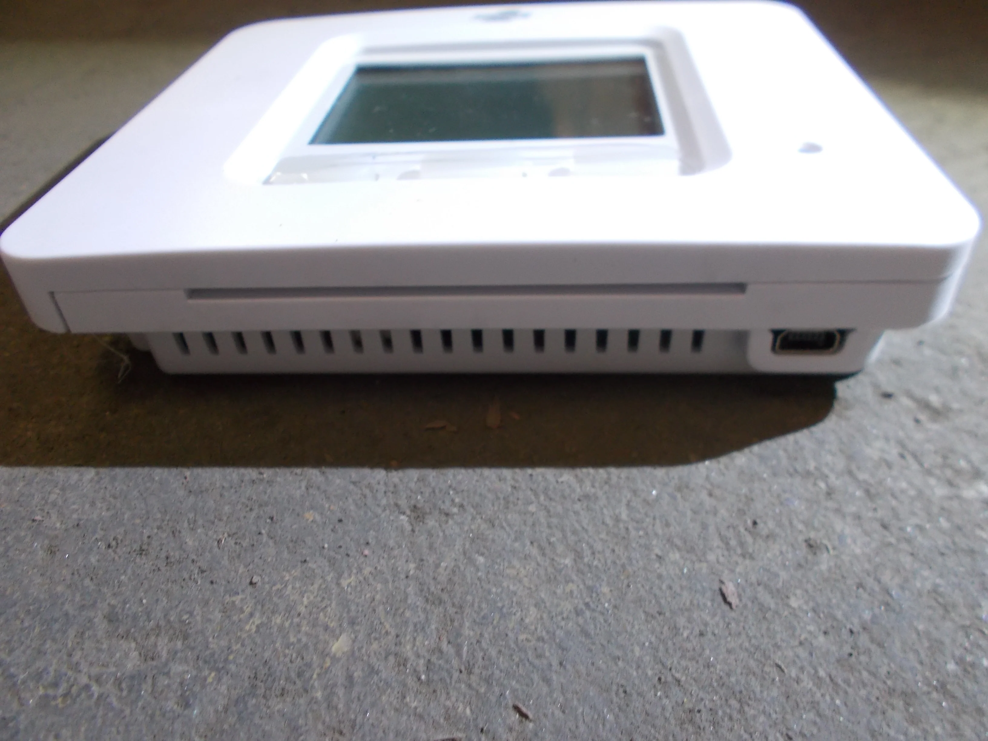 24 VAC LX Series 4 Heat/2 Cool Heat/Cool/Heat Pump Residential Digital Thermostat - Image 3