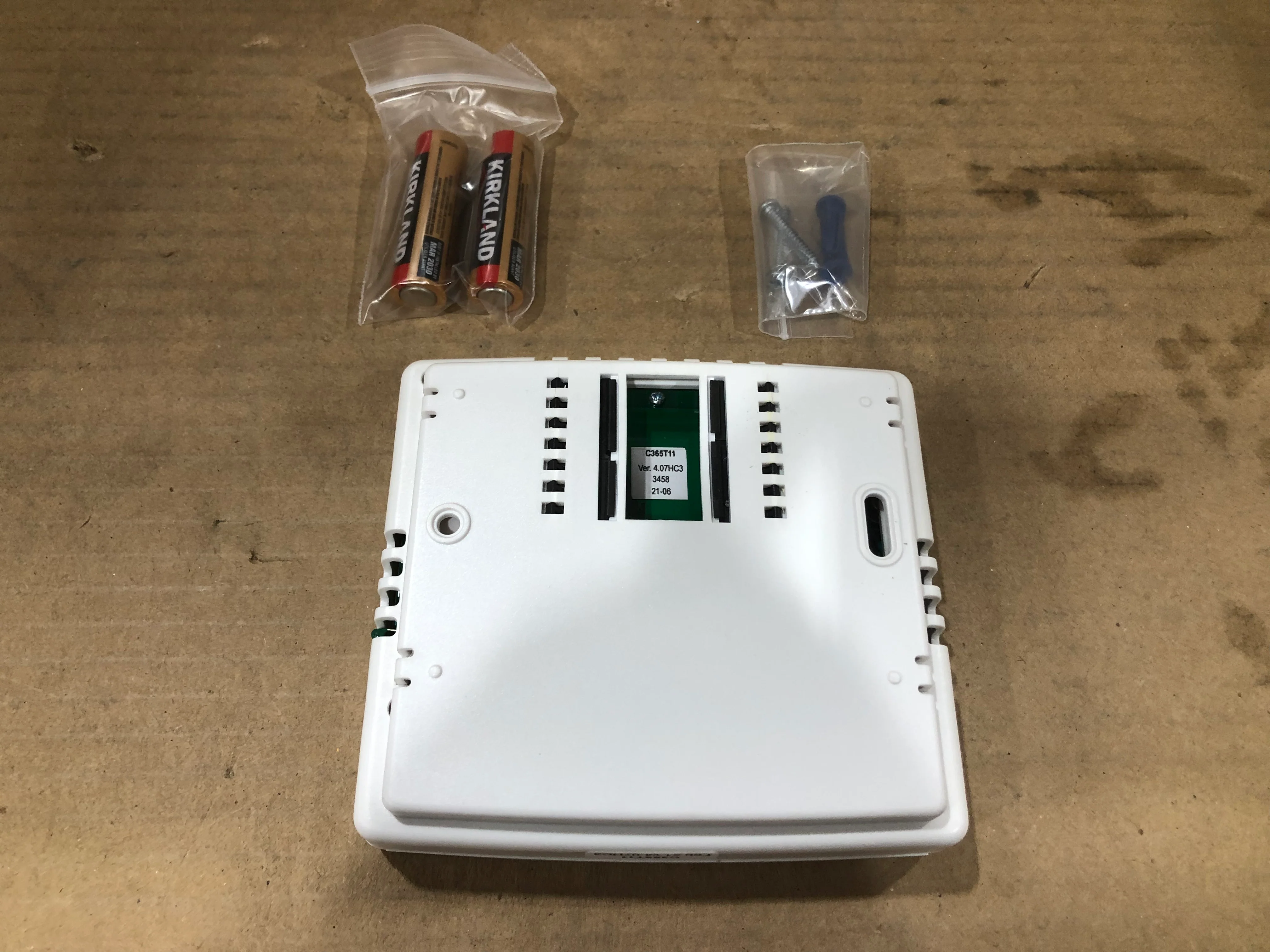 24 VAC Programmable Thermostat with Airflow Control - Image 2