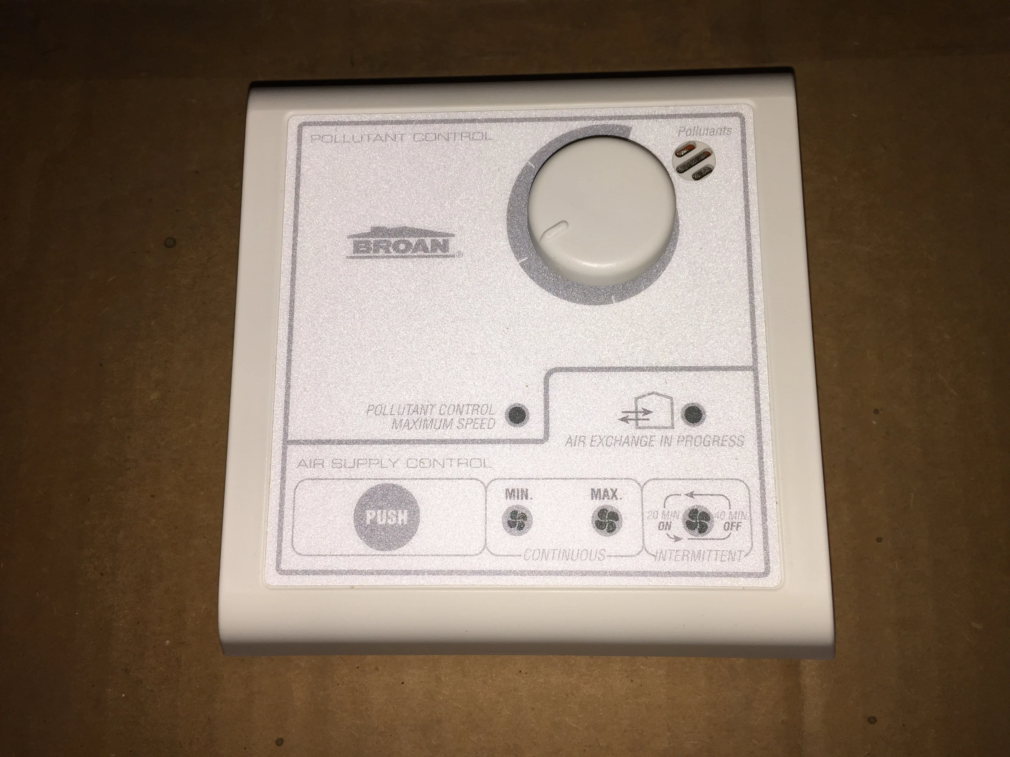 24 VOLT CENTRAL CONTROL INDOOR AIR QUALITY DETECTOR WIH POLLUTANT SENSOR