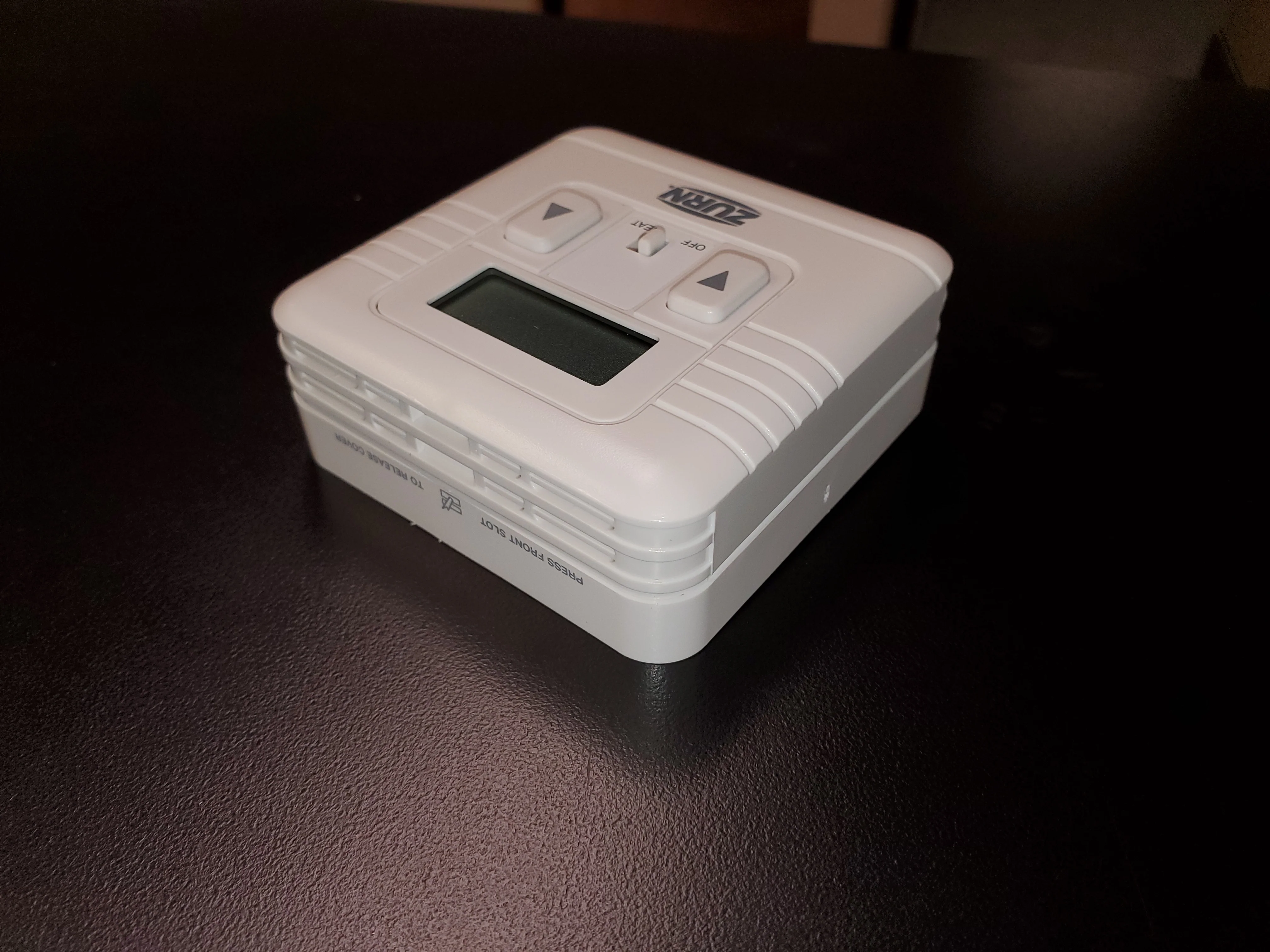 24 VOLT HARD-WIRED DIGITAL NON-PROGRAMMABLE THERMOSTAT - Image 2