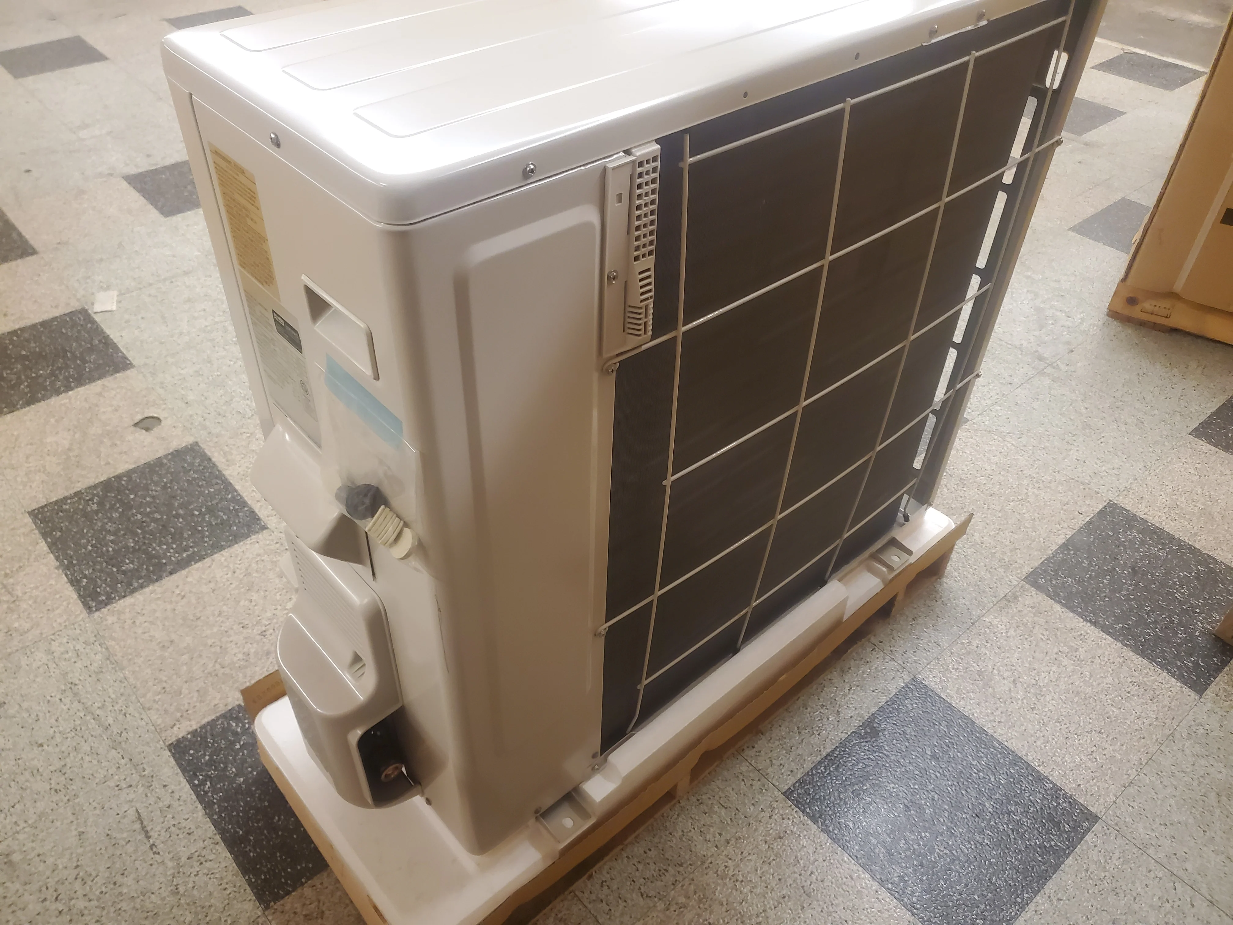 24,000 BTU Classic Series Single-Zone Inverter Outdoor Mini-Split Heat Pump Unit - Image 4