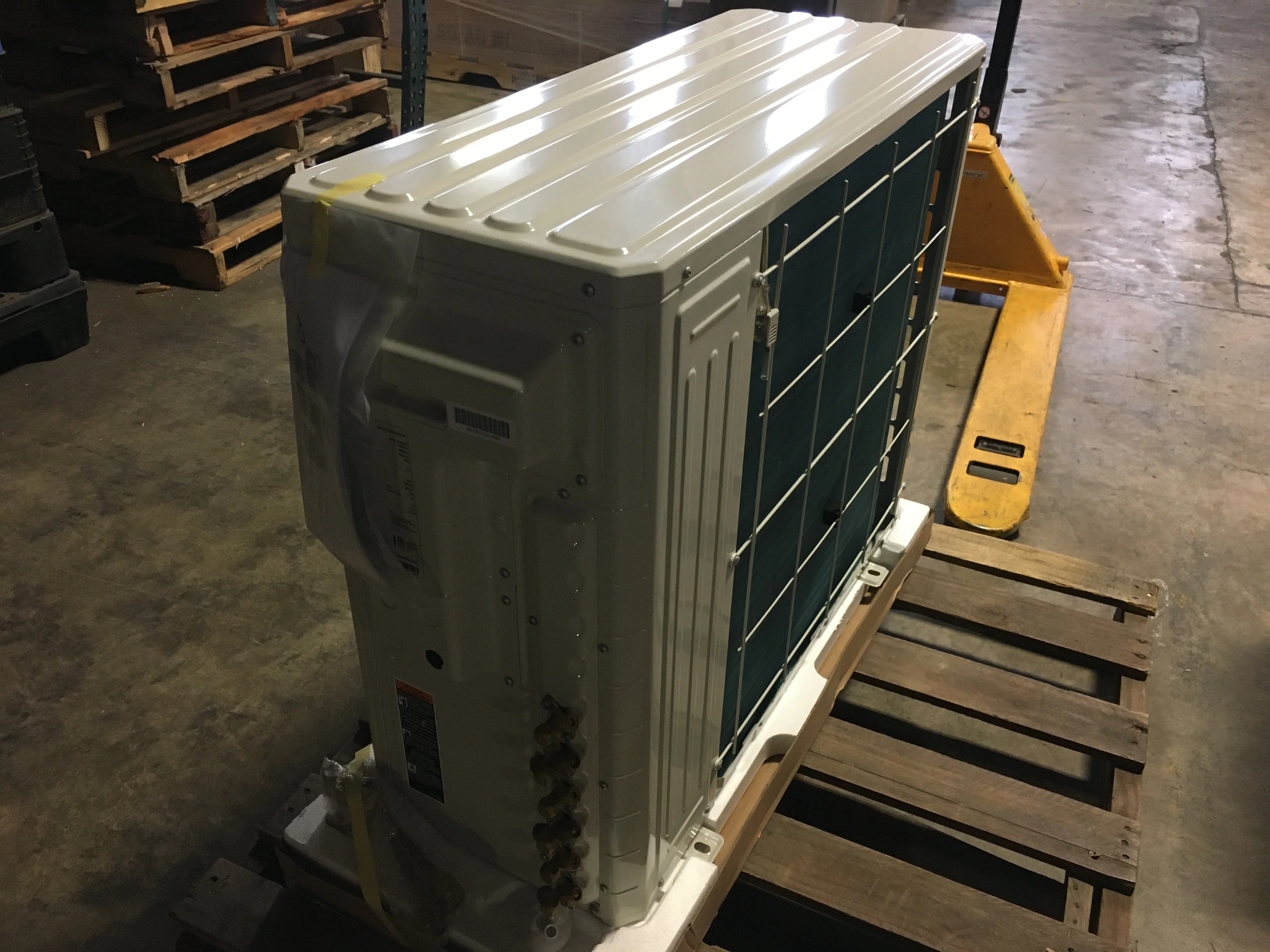 24,000 Btu Multi-Zone Outdoor Heat Pump Mini Split Unit, 20.5 Seer 208-230/60/1 R410A - Image 3