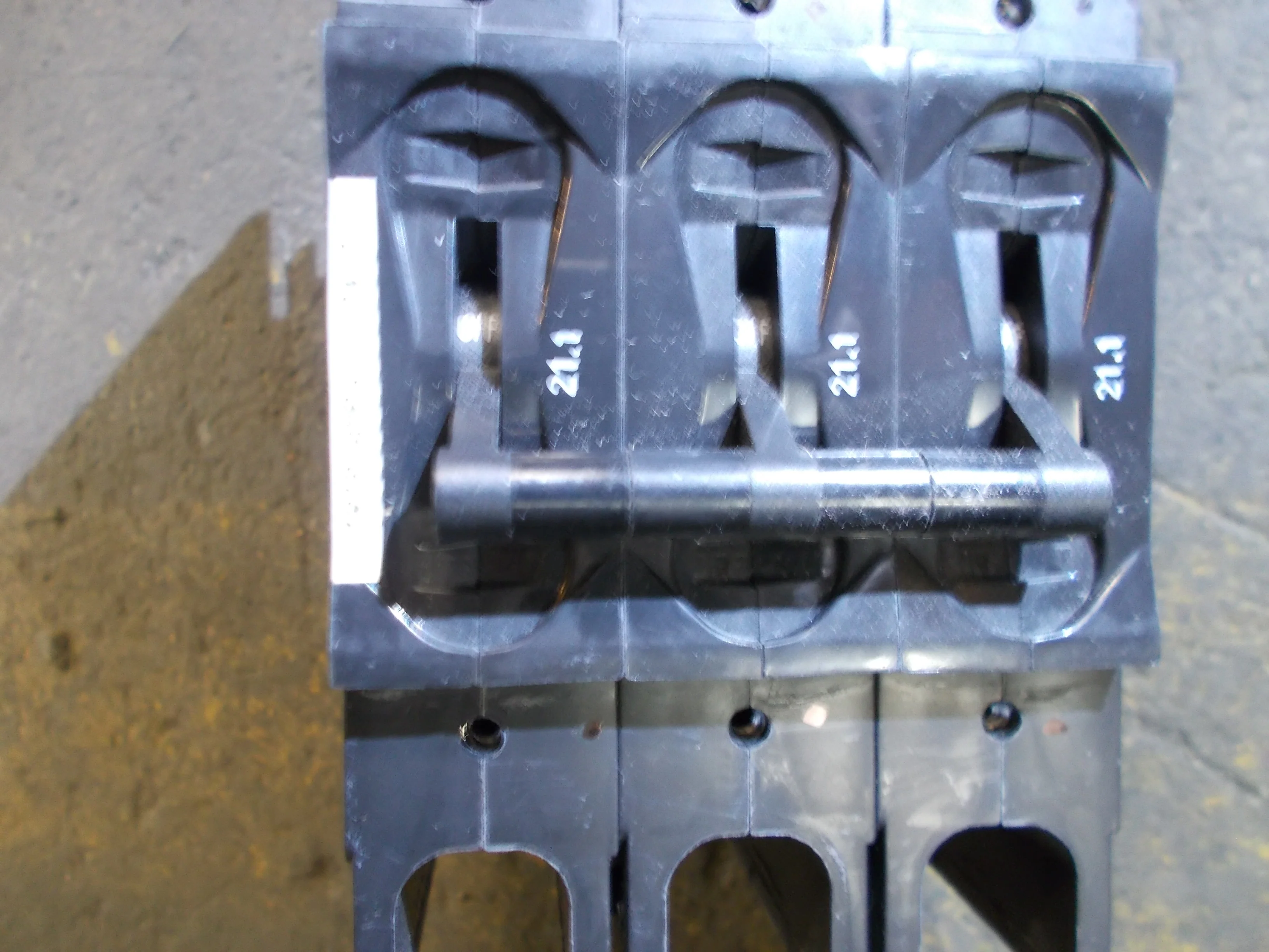 3 Pole 211 A 219 Multi-Pole Series Hyd Mag Cir Brkr Protector/For Manual Controller Applications - Image 3