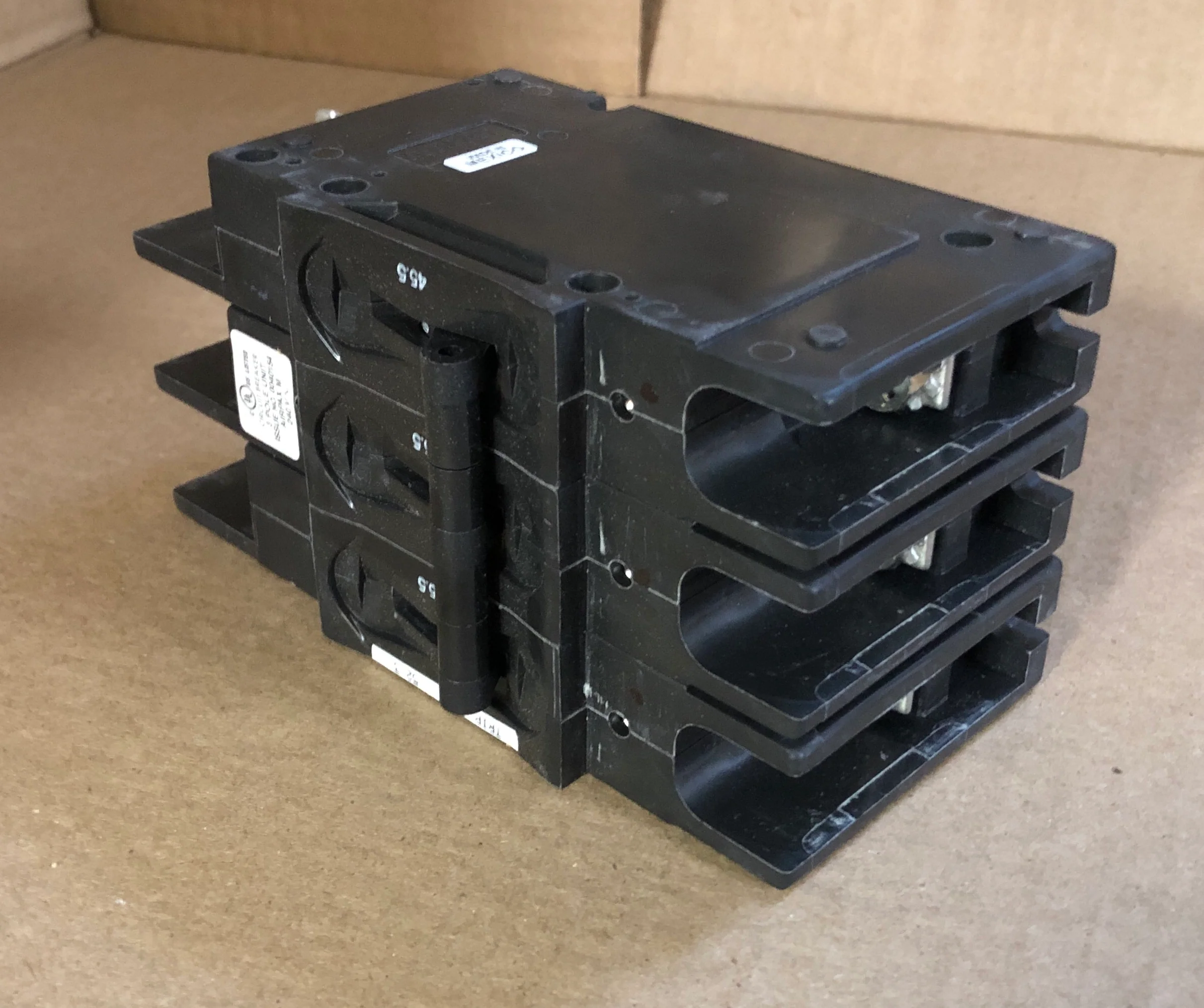3 Pole 455 A 209 Multi-Pole Series Hyd Mag Cir Brkr Protector/For Manual Controller Applications - Image 2