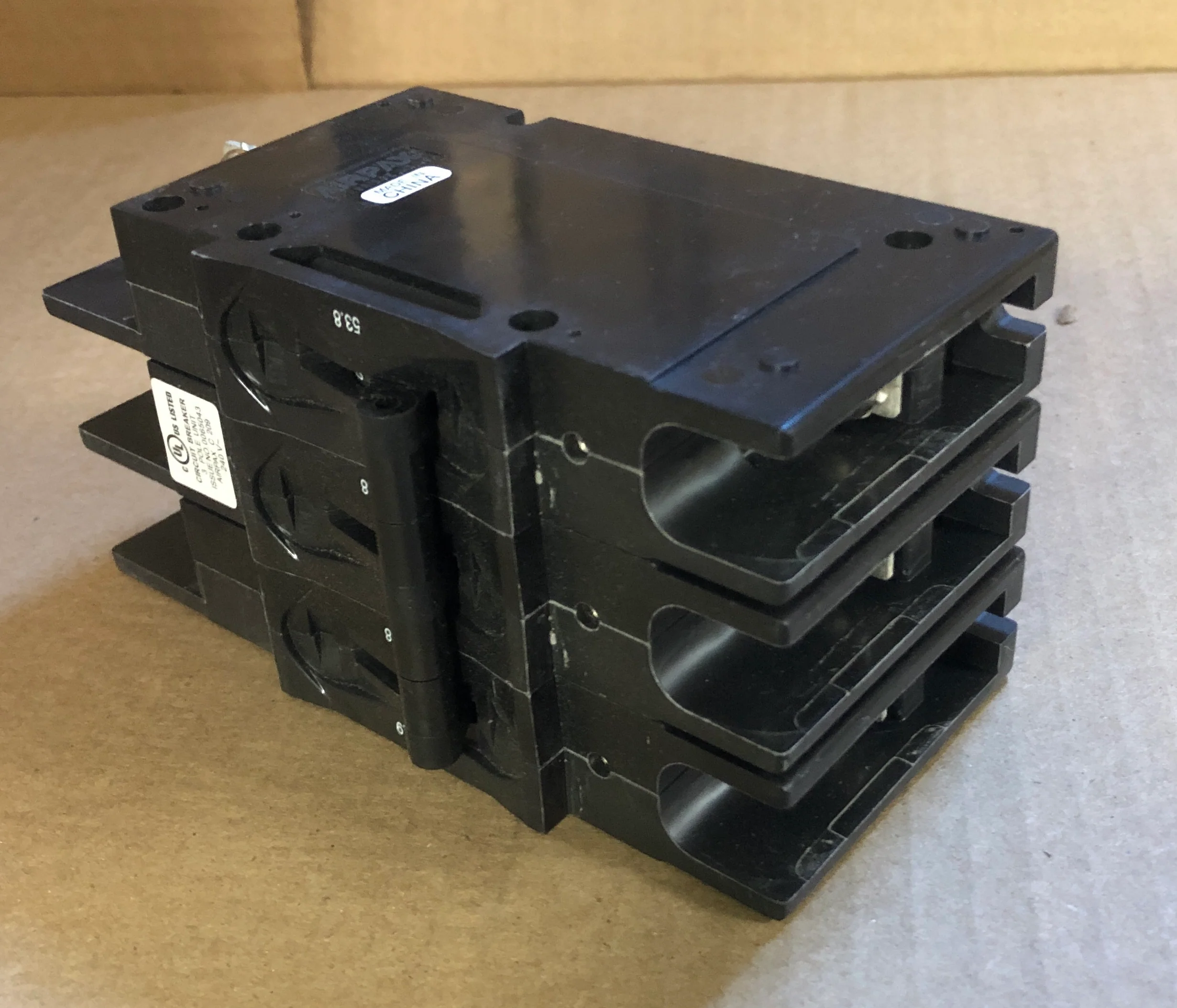 3 Pole 538 A 209 Multi-Pole Series Hyd Mag Cir Brkr Protector/For Manual Controller Applications - Image 2