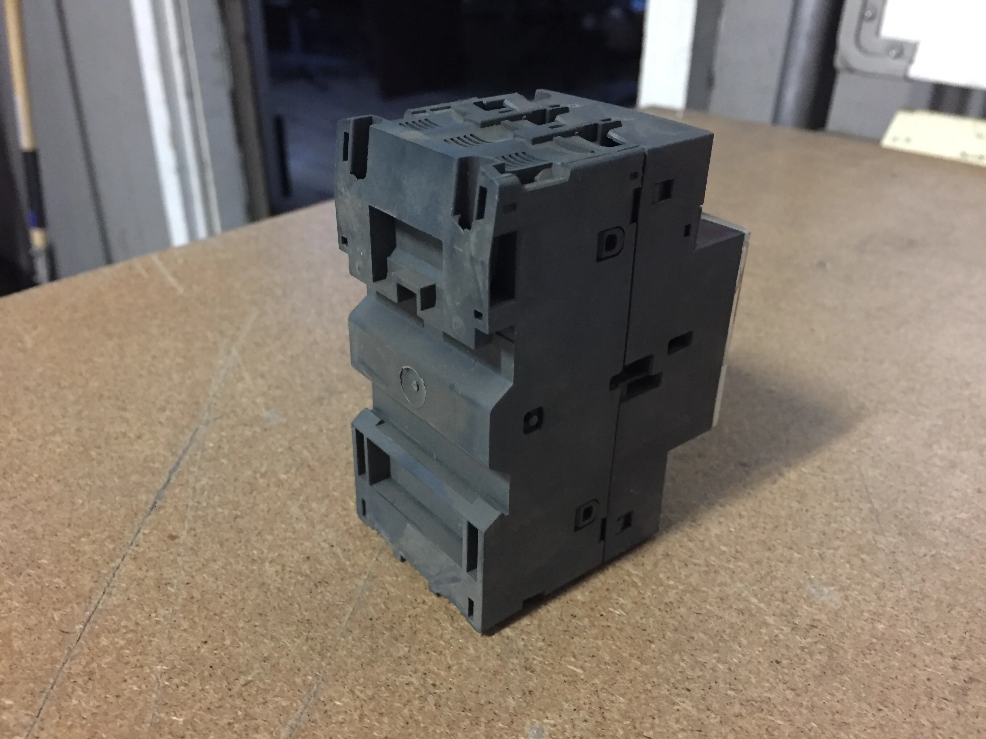 3 Pole 9-14A Motor Circuit Breaker - Image 3