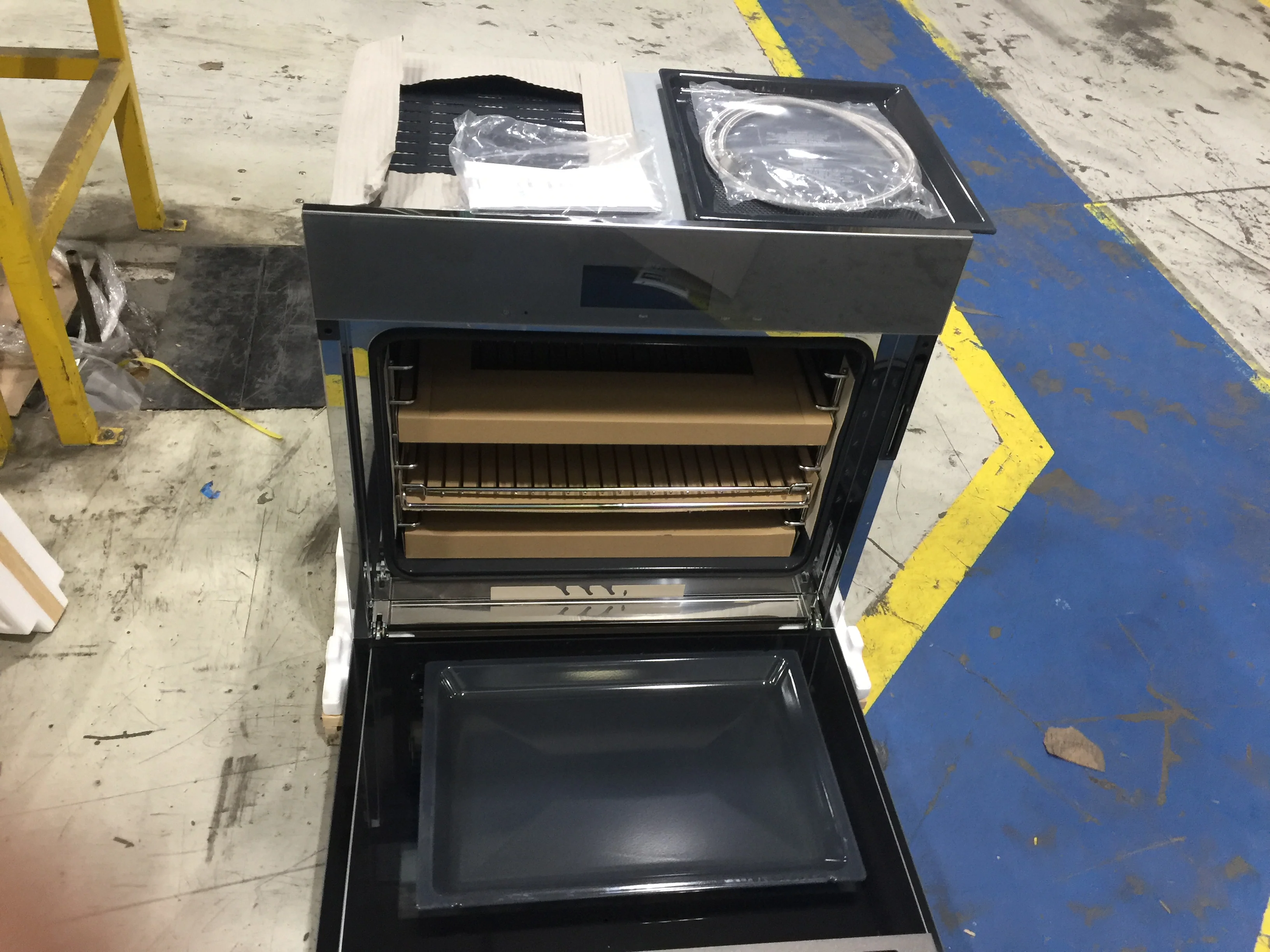 30" Pureline Series Electric Single Wall Convection Oven; 240V - Image 11