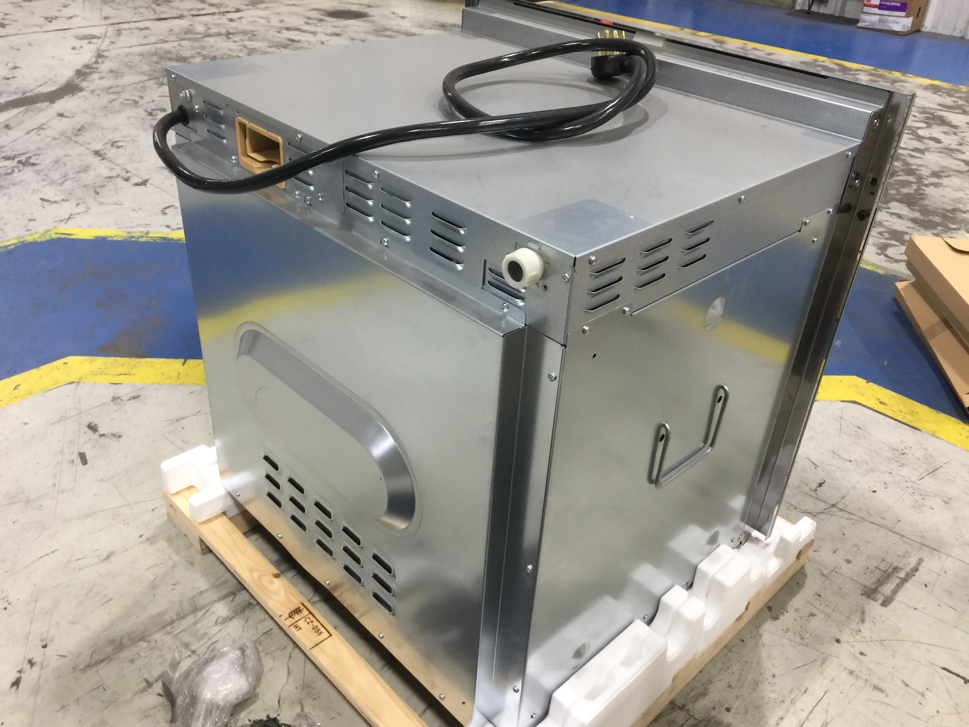 30" Pureline Series Electric Single Wall Convection Oven; 240V - Image 7