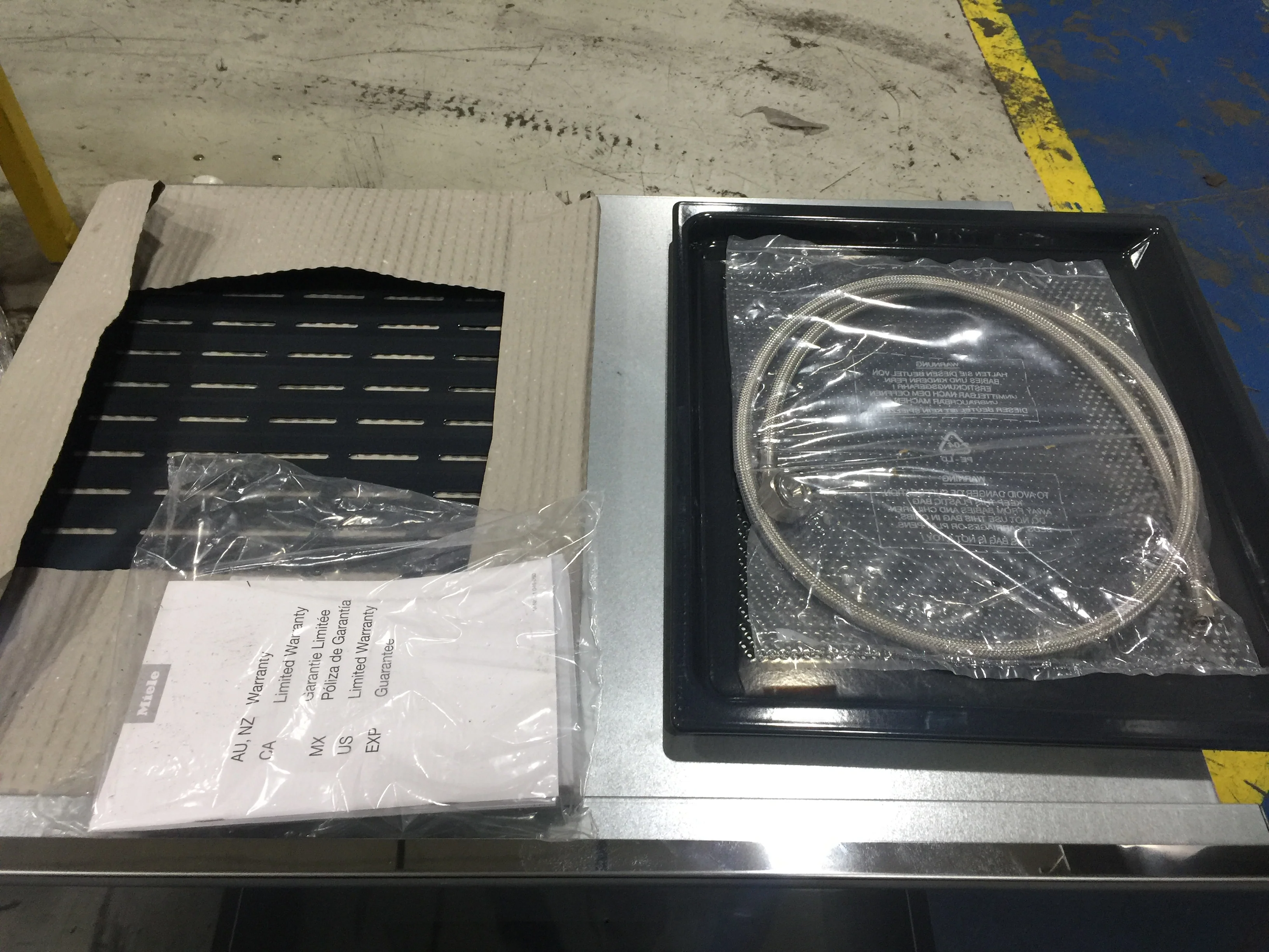 30" Pureline Series Electric Single Wall Convection Oven; 240V - Image 8