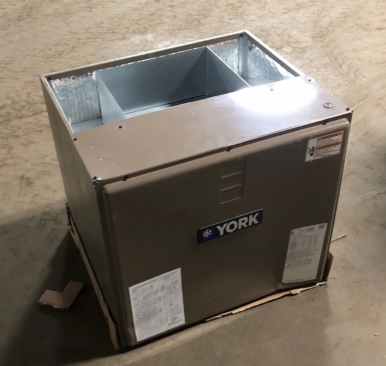 3.5 Ton AC/HP Multiposition ECM Controlled Air Handler/Less Coil, 208-230/60/1 CFM:1400 **Coil