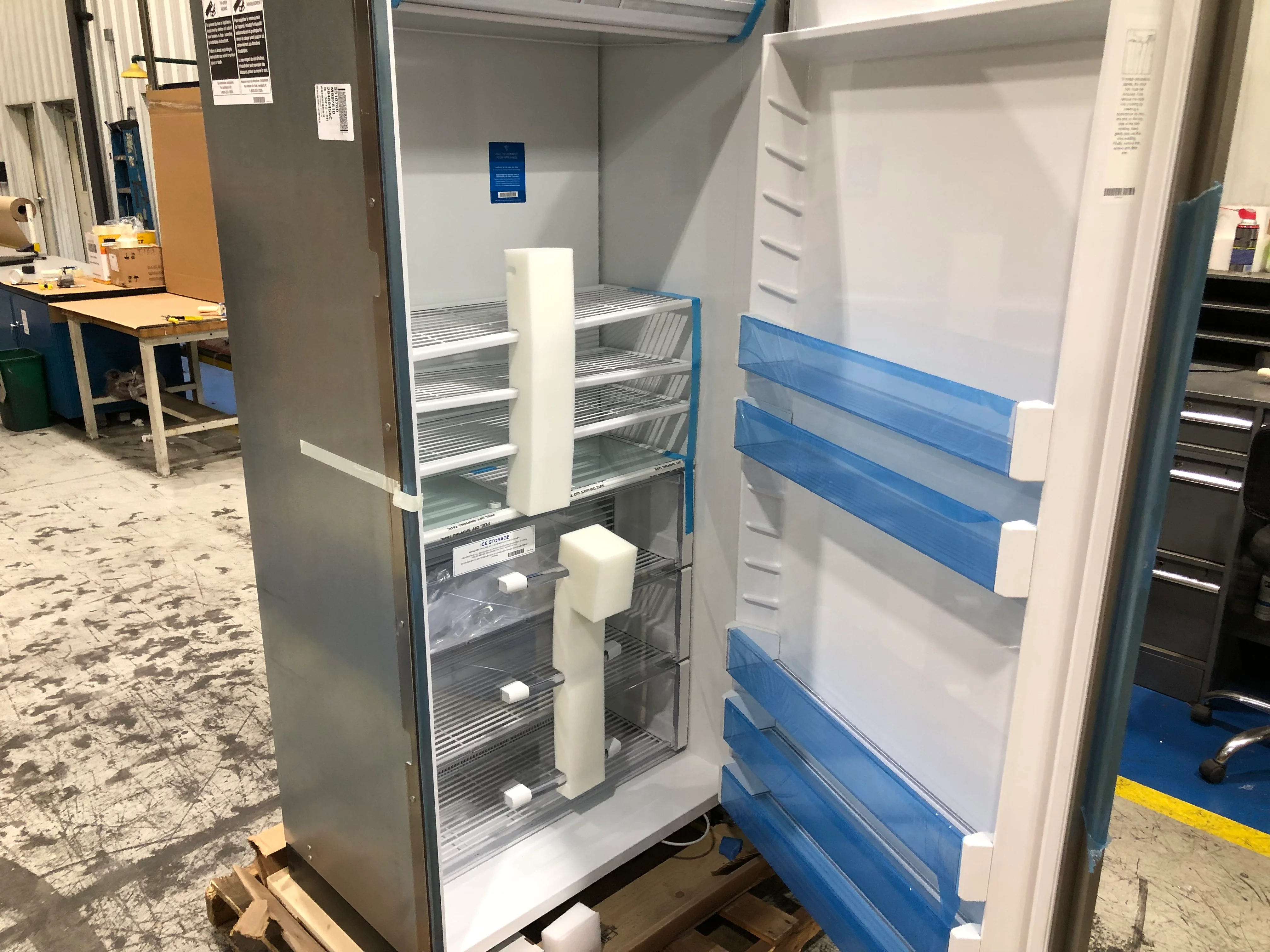 36" Wide 22.8 Cubic Foot Capacity Upright Freezer with Right Handed Door 115/60 - Image 3