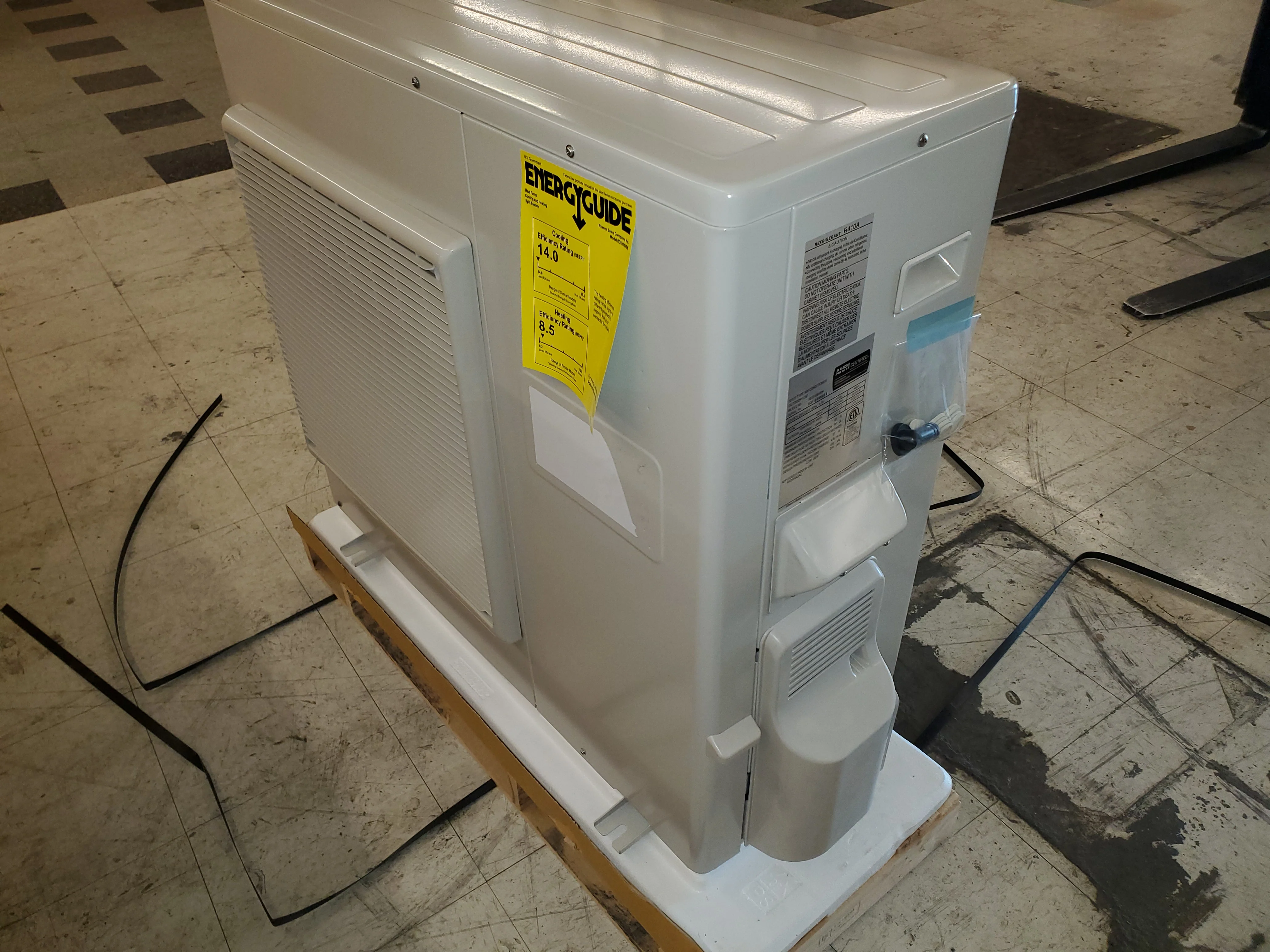 36,000 BTU Classic Series Single-Zone Inverter Outdoor Mini-Split Heat Pump Unit - Image 3