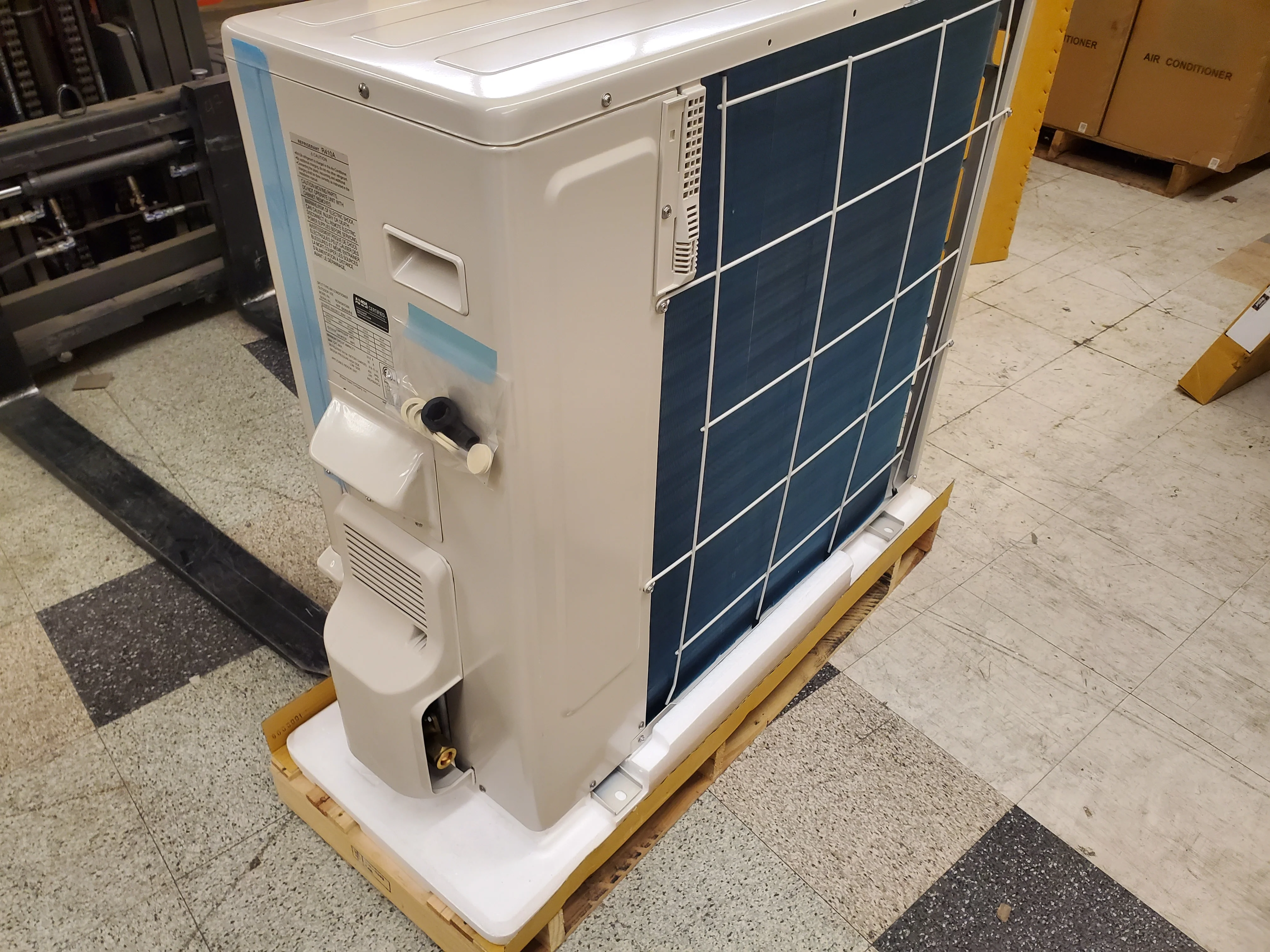 36,000 BTU Classic Series Single-Zone Inverter Outdoor Mini-Split Heat Pump Unit - Image 4