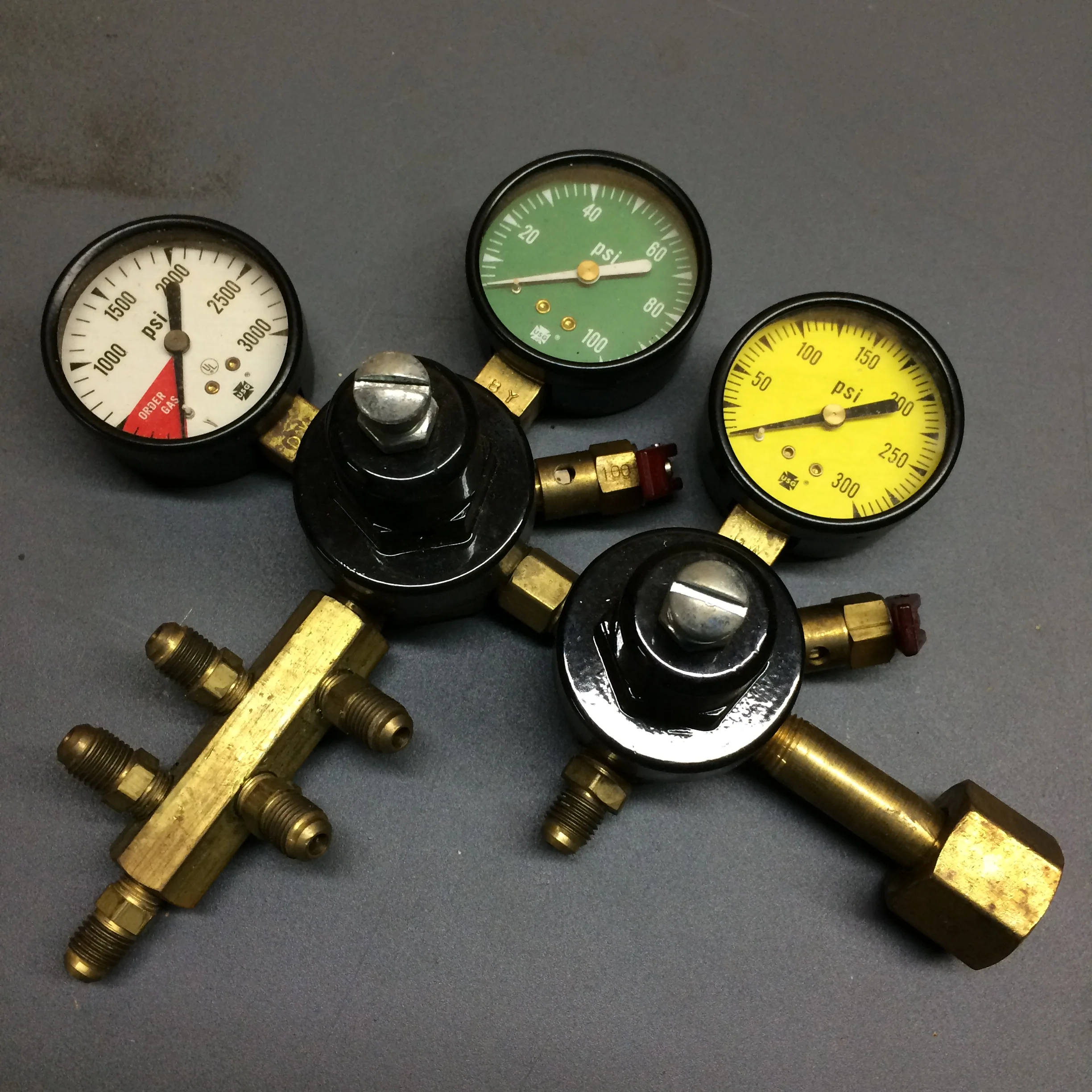 3-GAUGE HI-MED PRESSURE REGULATOR ASSEMBLY FOR CO2
