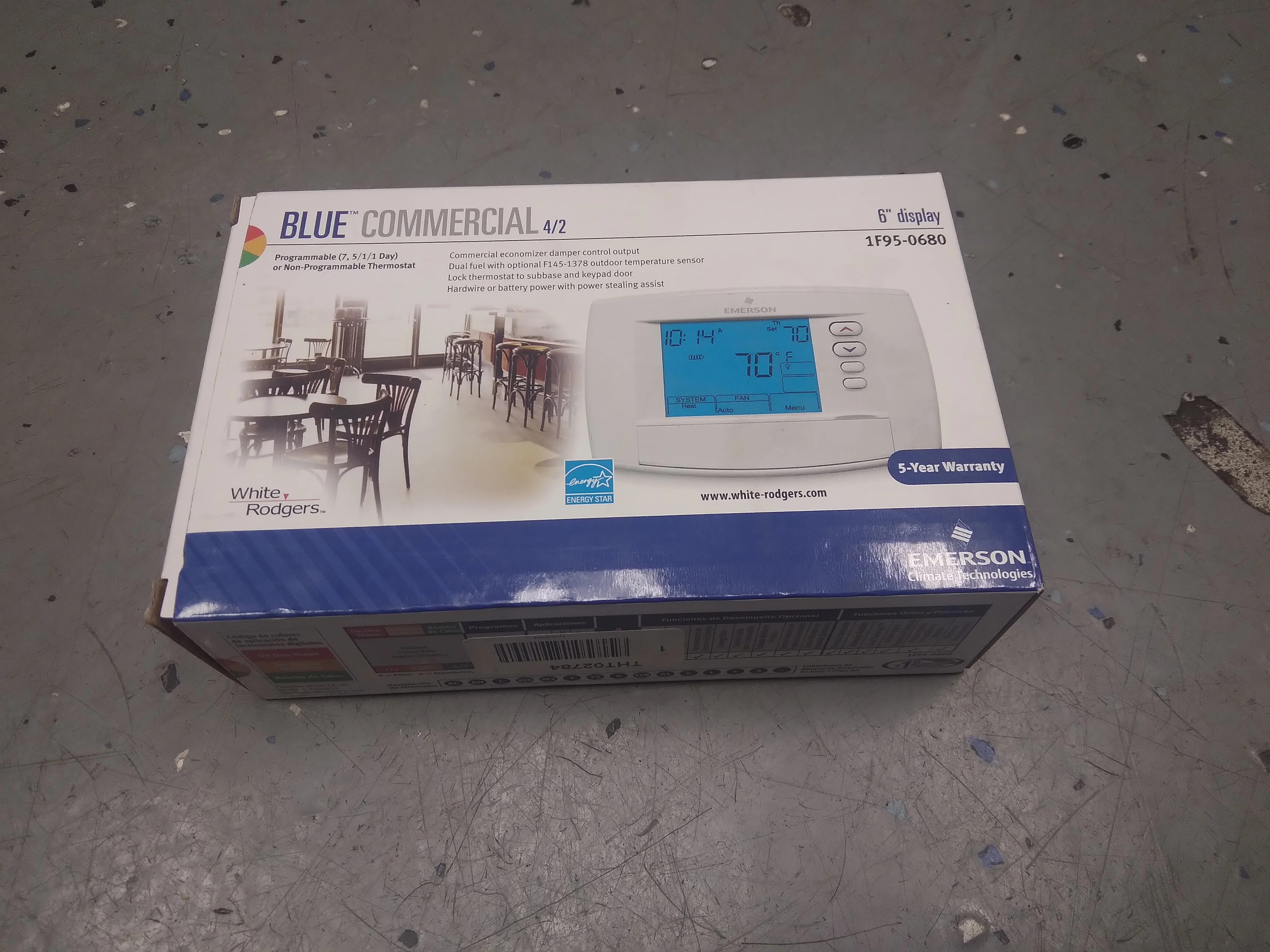 4 Heat/2 Cool Blue Commercial Universal Programmable/Non-Programmable Thermostat - Image 7