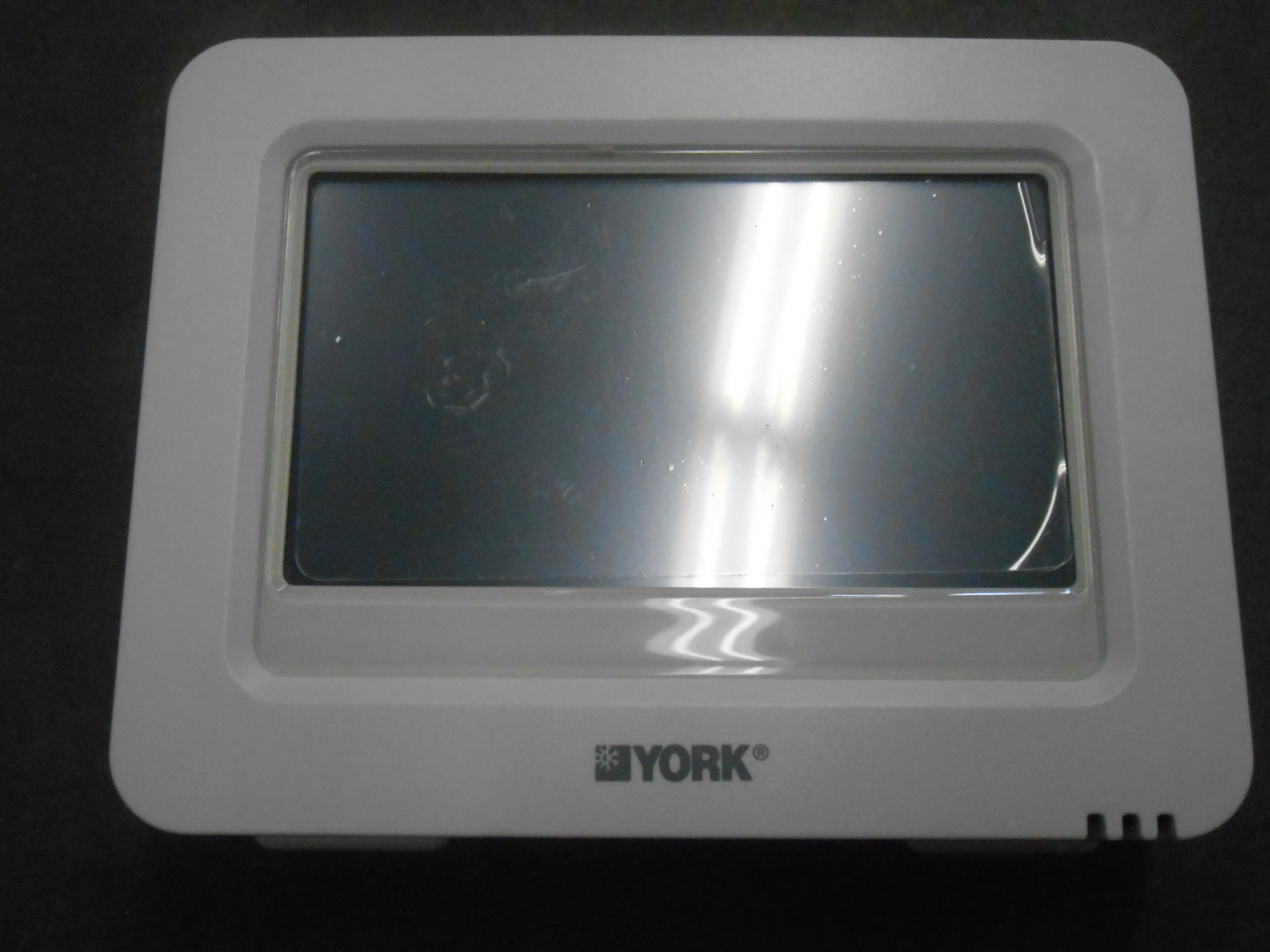 4 Heat/2 Cool Programmable High Resolution Digital Thermostat - Image 2
