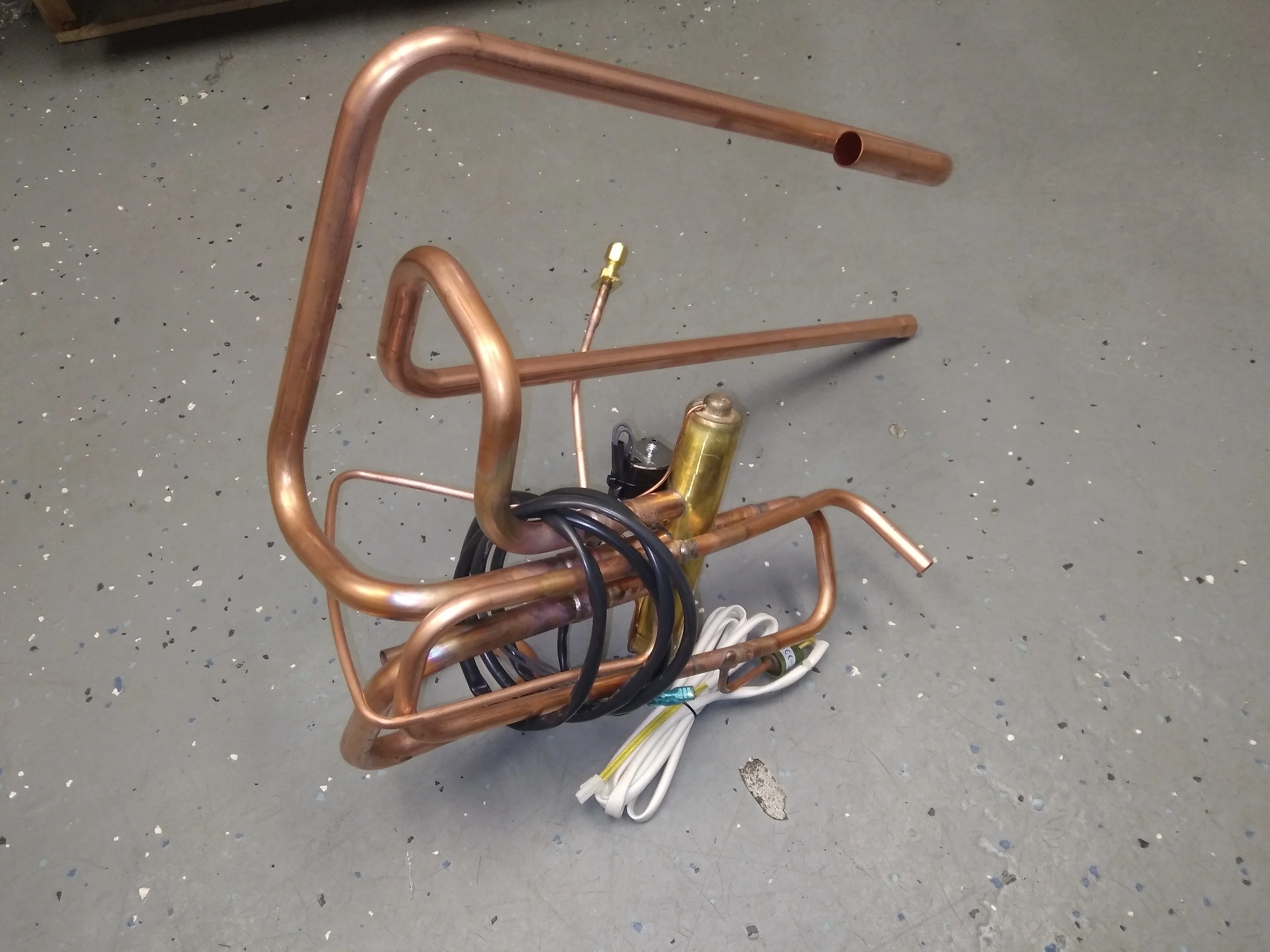 4 Way Reversing Valve Assembly with 24V Coil And Pressure Switch - Image 2
