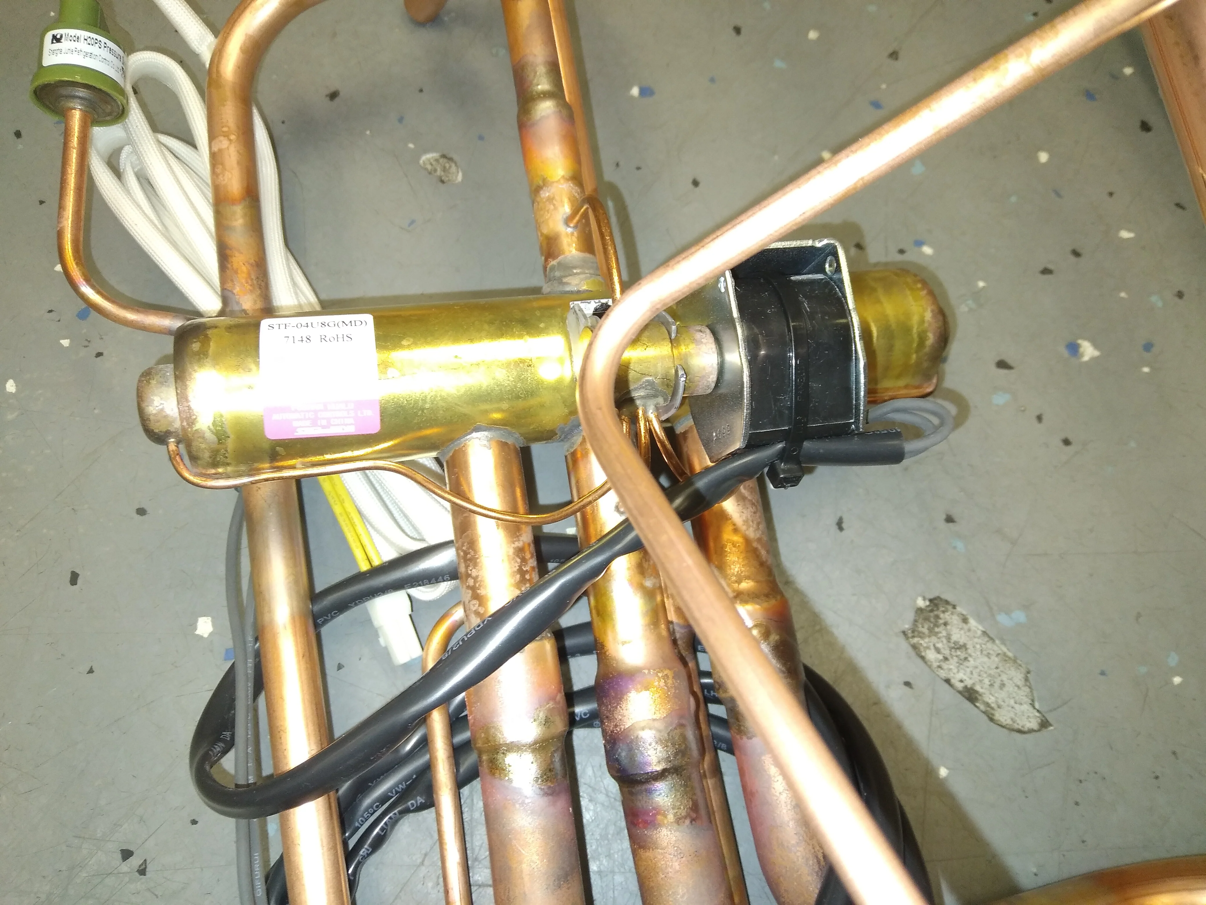 4 Way Reversing Valve Assembly with 24V Coil And Pressure Switch - Image 3