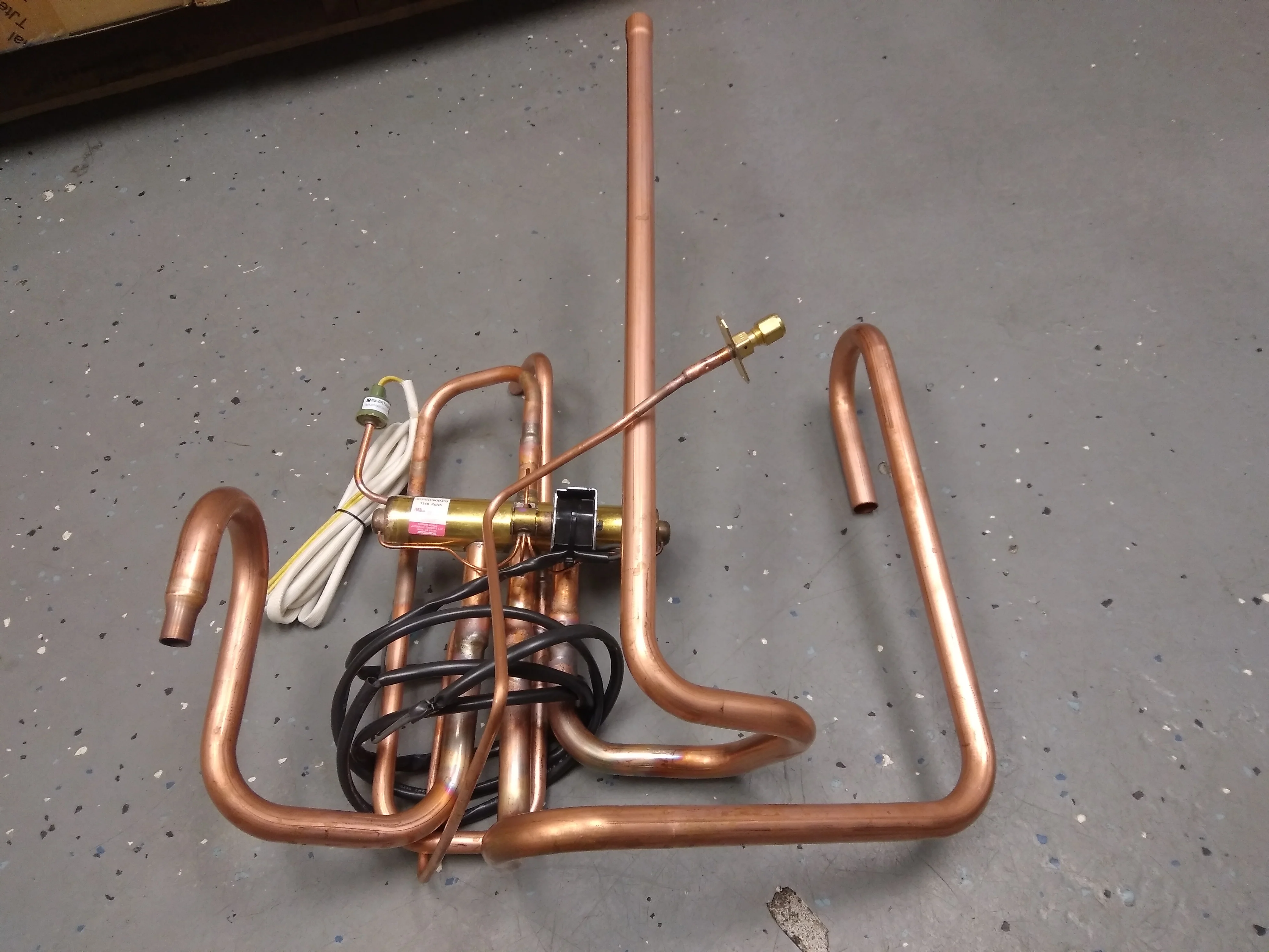 4 Way Reversing Valve Assembly with 24V Coil And Pressure Switch - Image 7